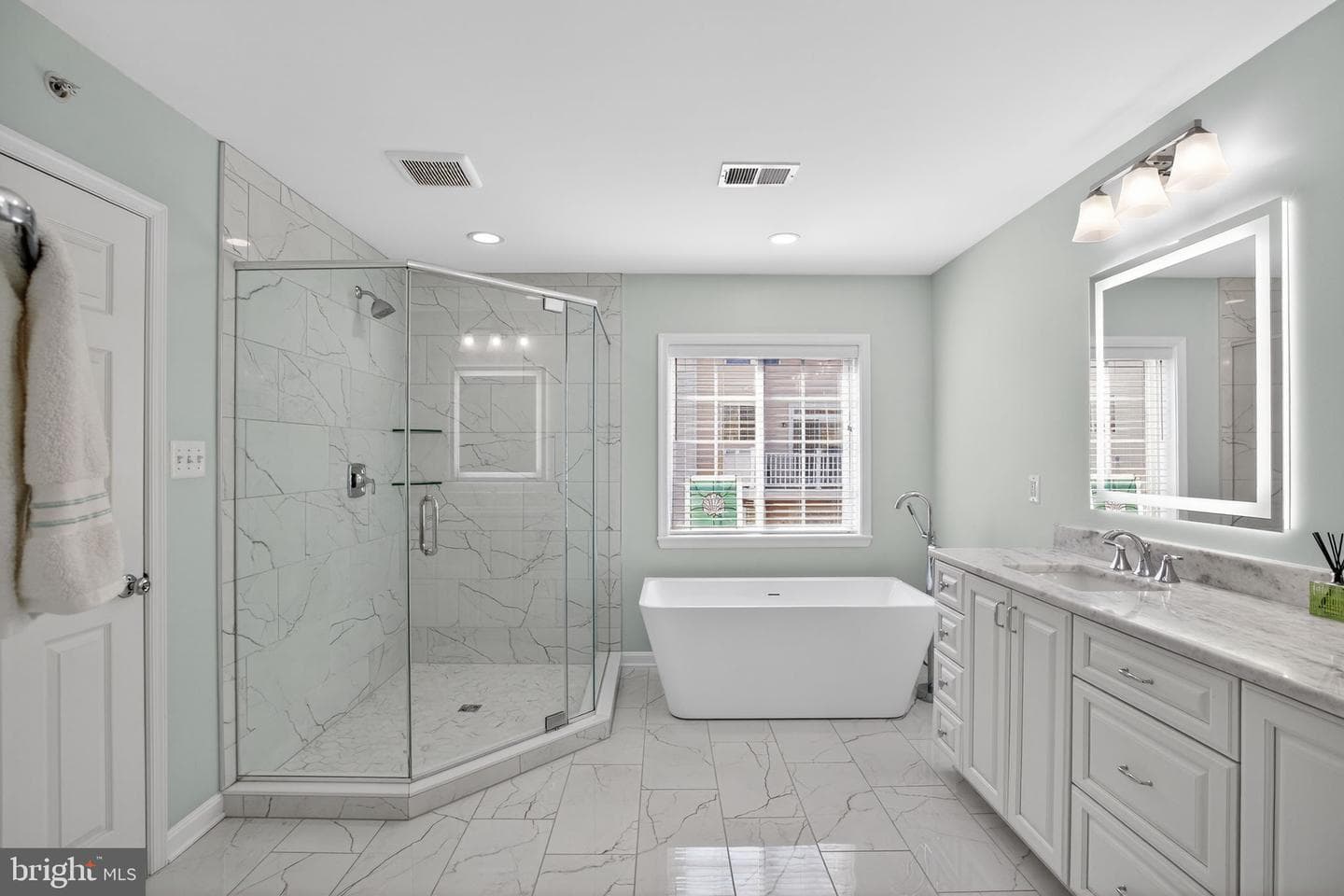 23116 Lilac Street photo 3