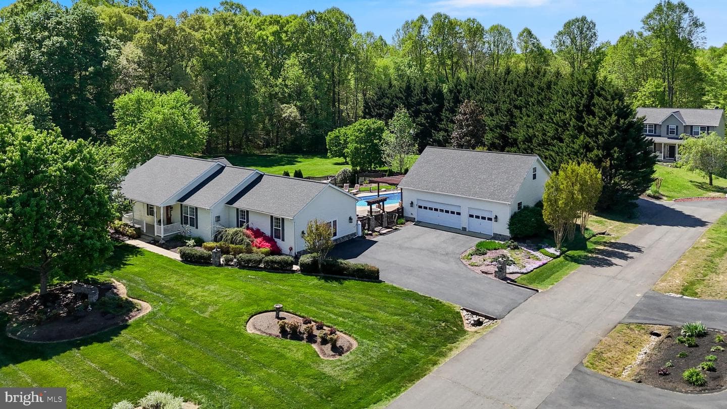 38425 Rooster Lane