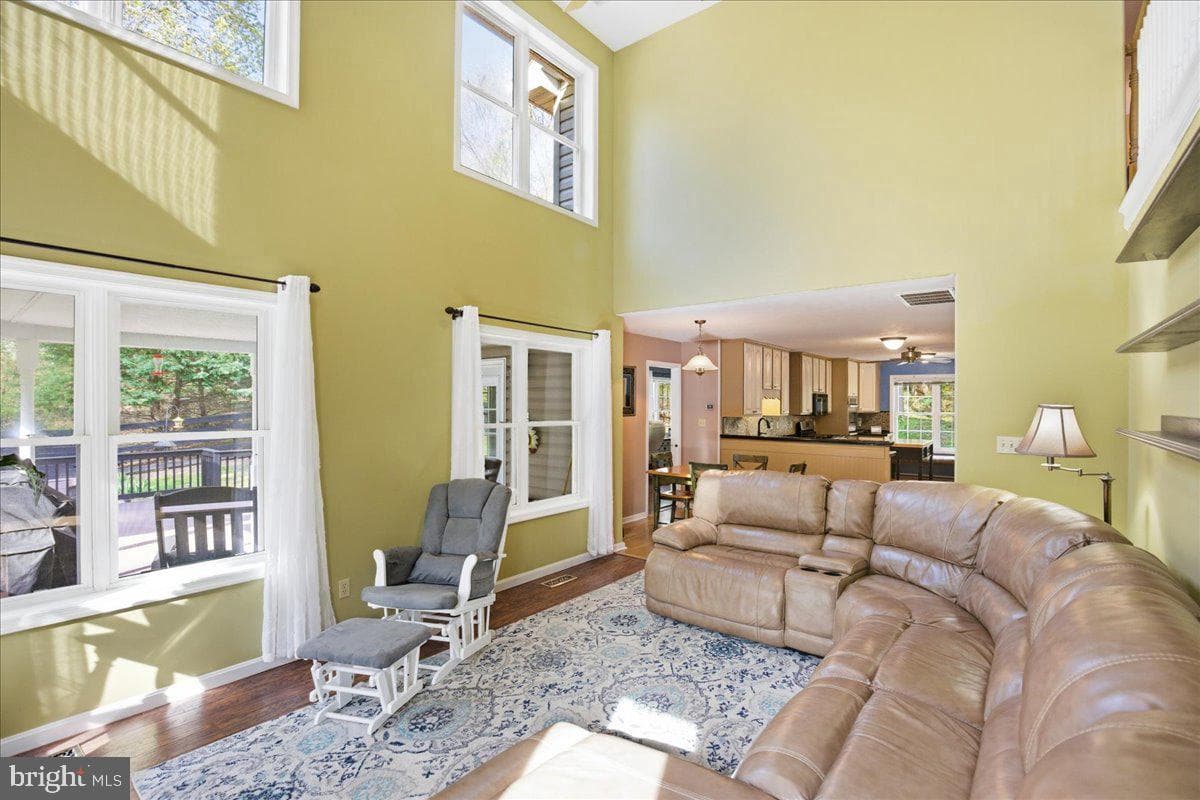 45526 Longfields Boulevard photo 7
