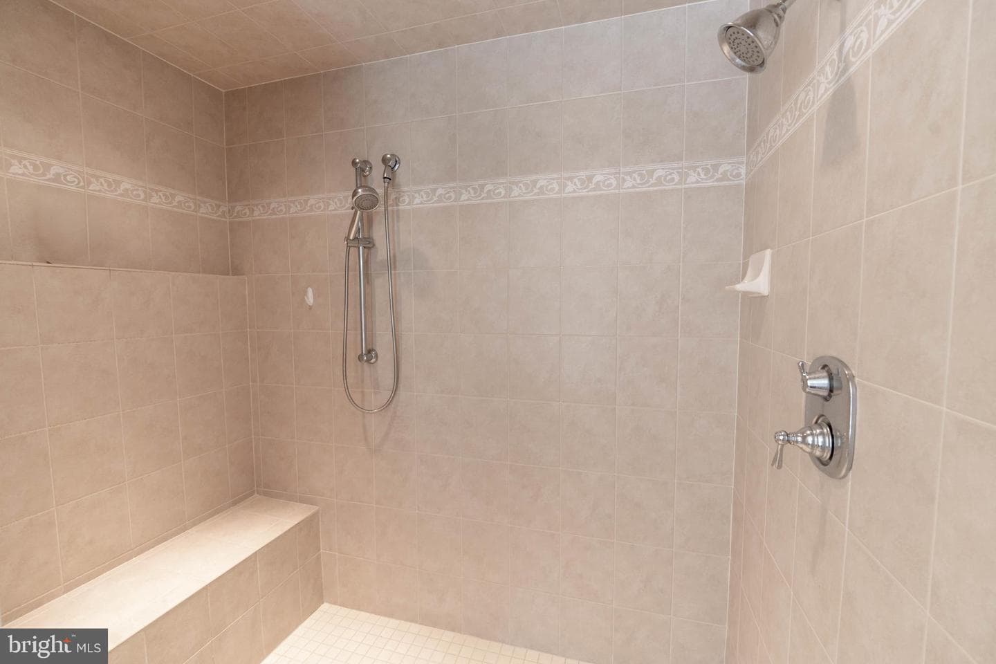 46995 Pembrooke Street photo 38