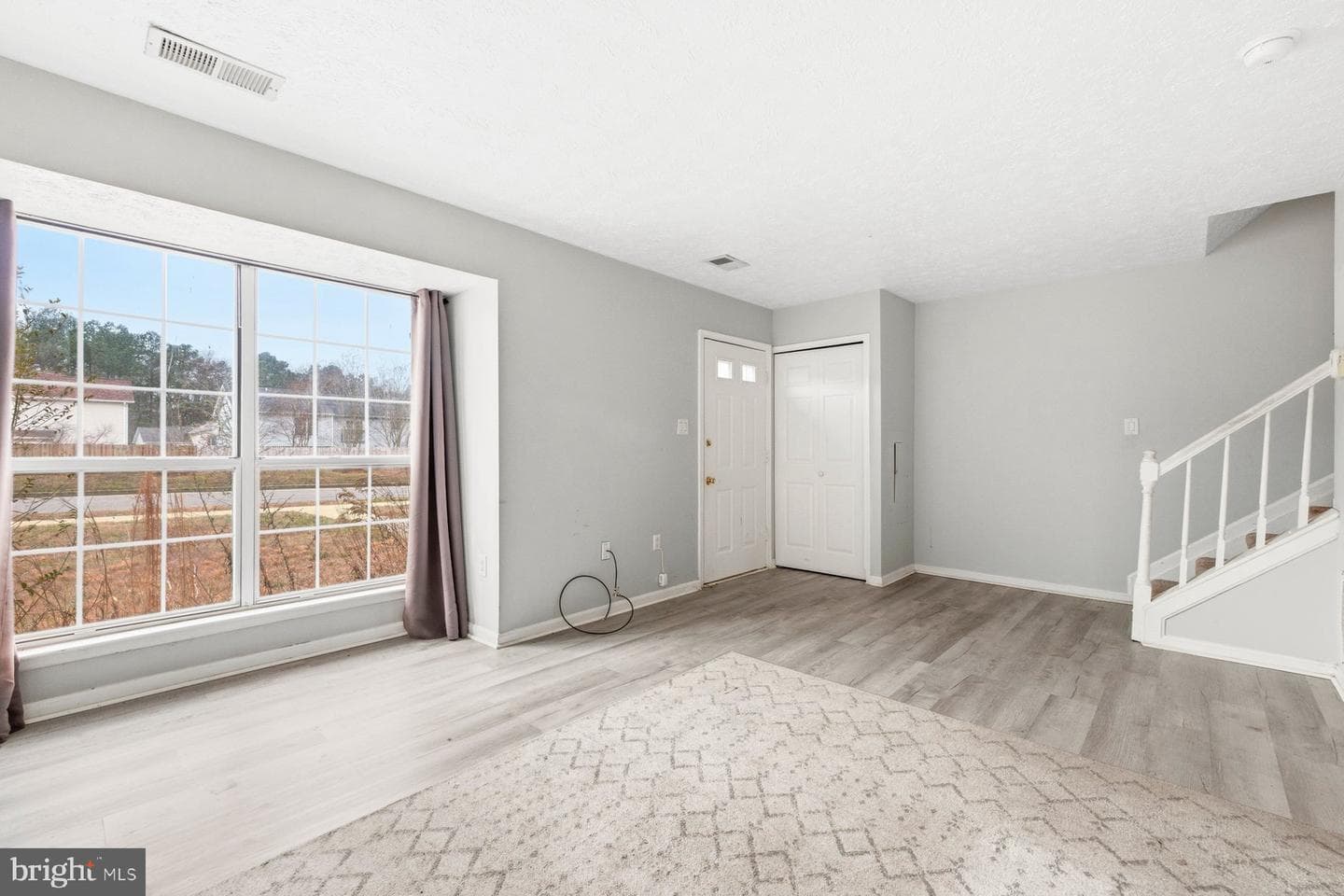 21421 Manon Way photo 9