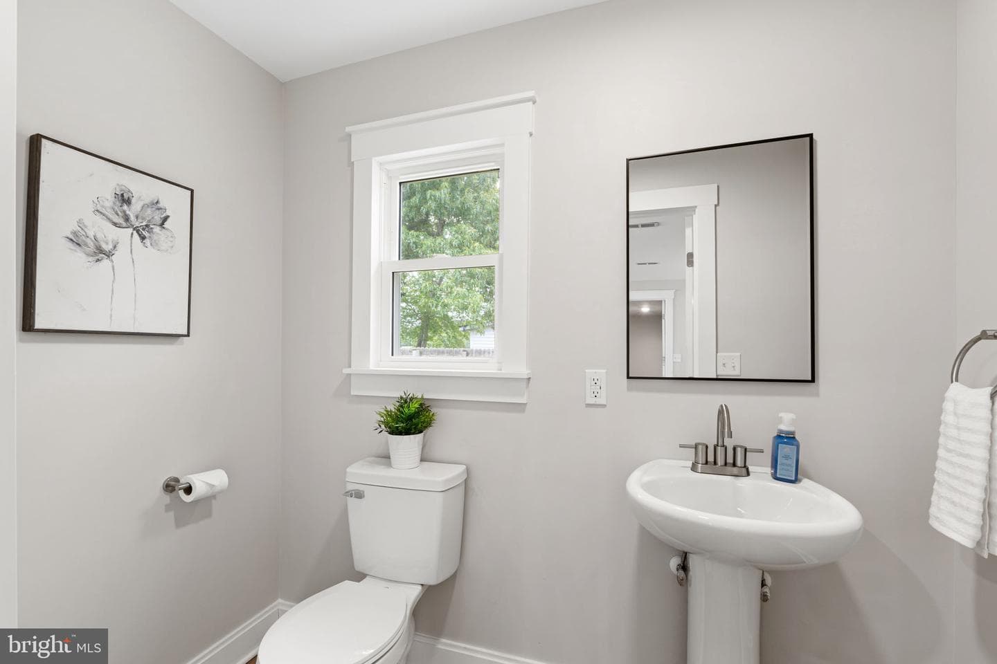 22393 Saint Clements Avenue photo 24