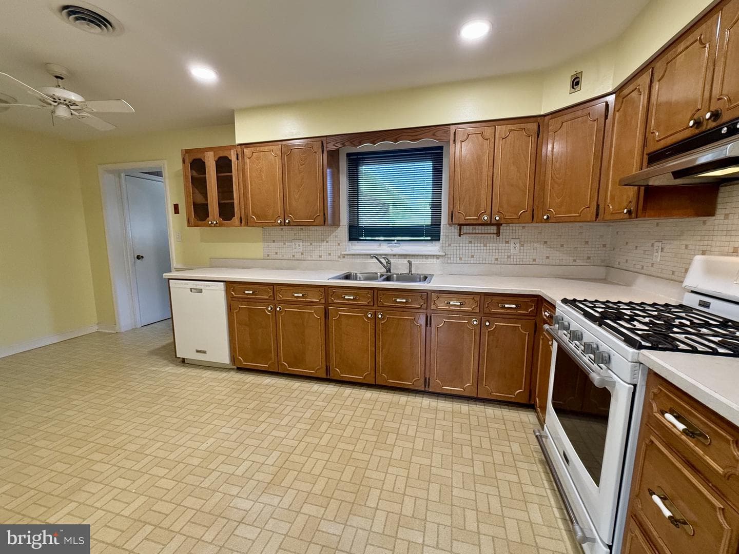 22332 Cedar Street photo 5