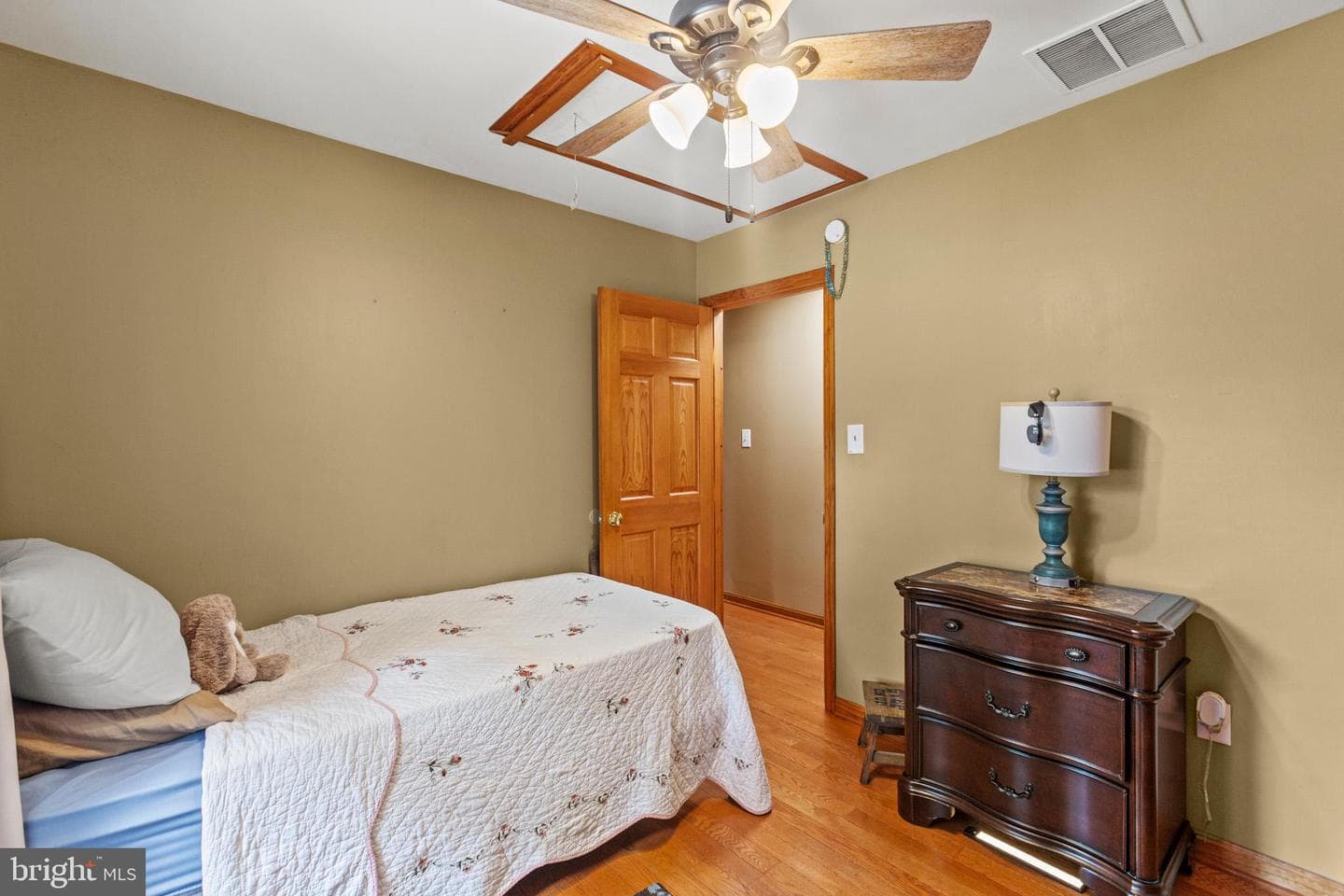 21625 America Street photo 16