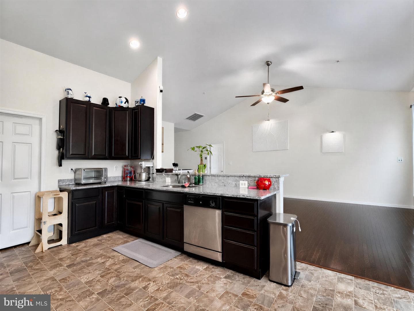 22237 Scott Circle photo 10