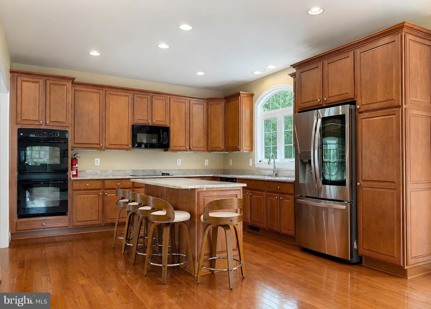 44025 W Leola Court, Hollywood