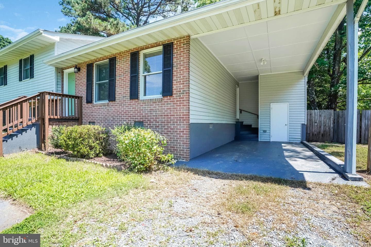 22206 Lilac Way photo 5