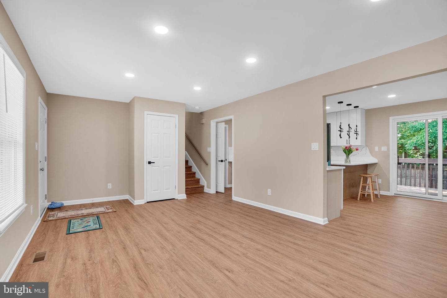 22206 Lilac Way photo 6