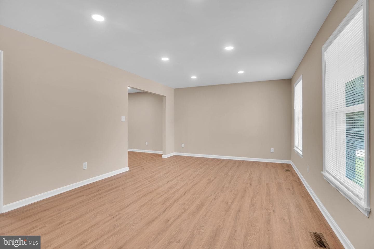 22206 Lilac Way photo 7