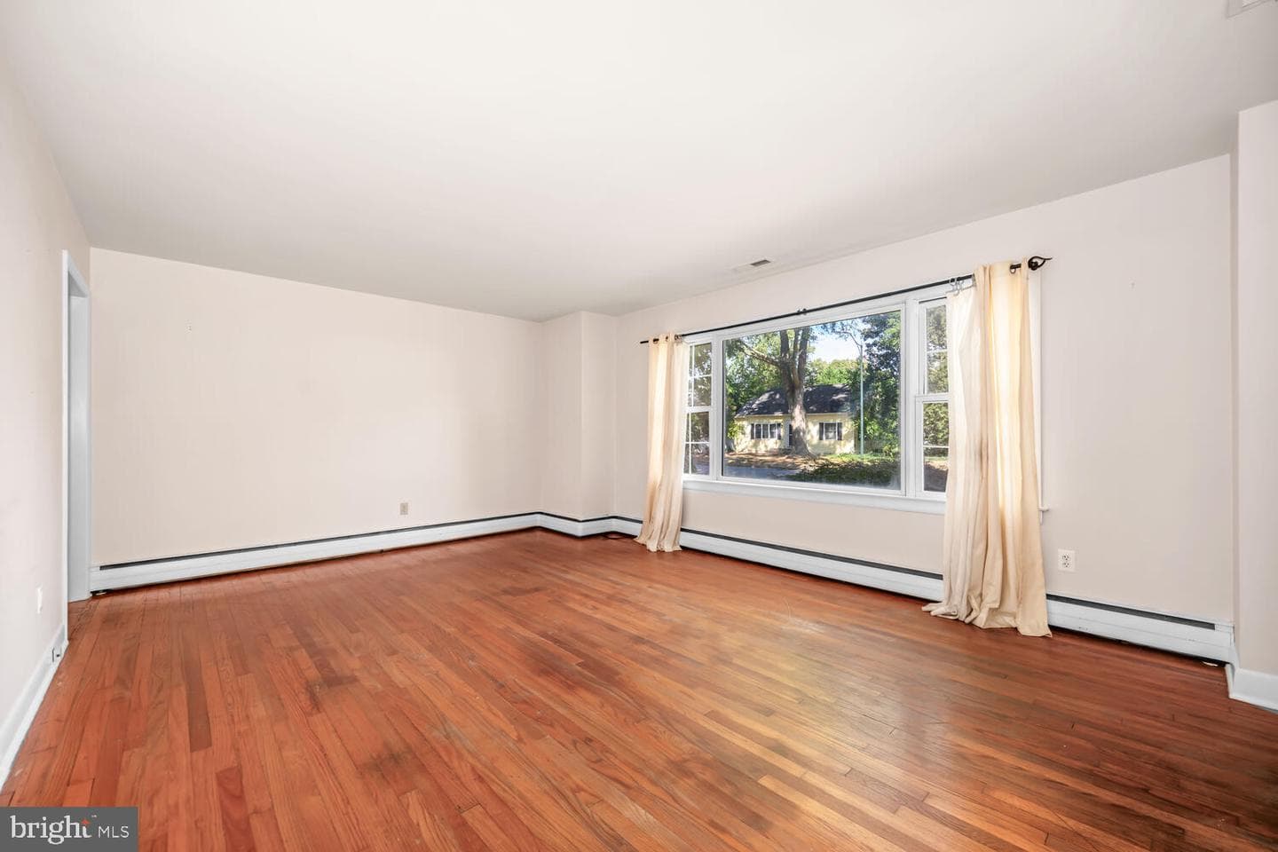 304 W Oak Avenue photo 10
