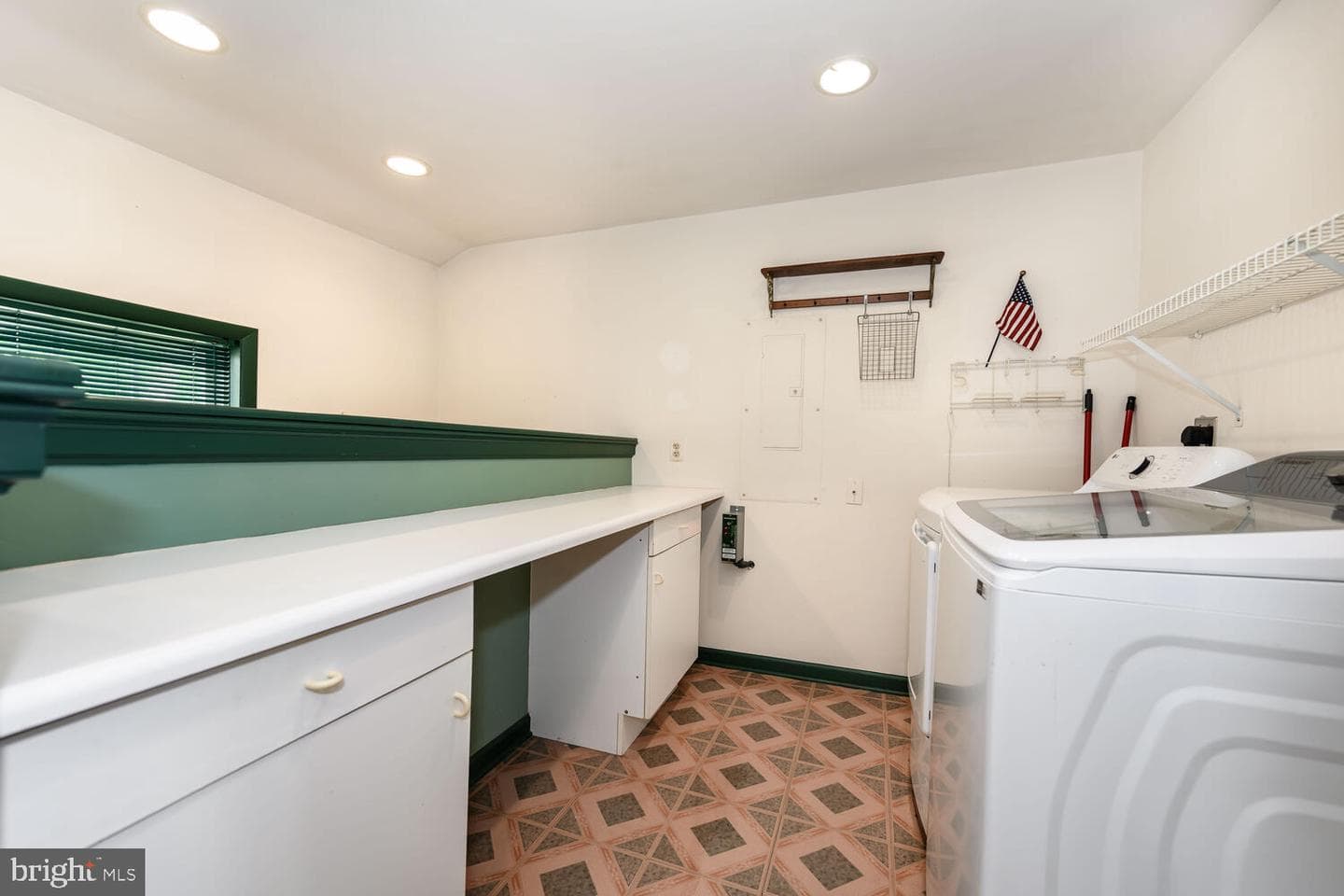 304 W Oak Avenue photo 21