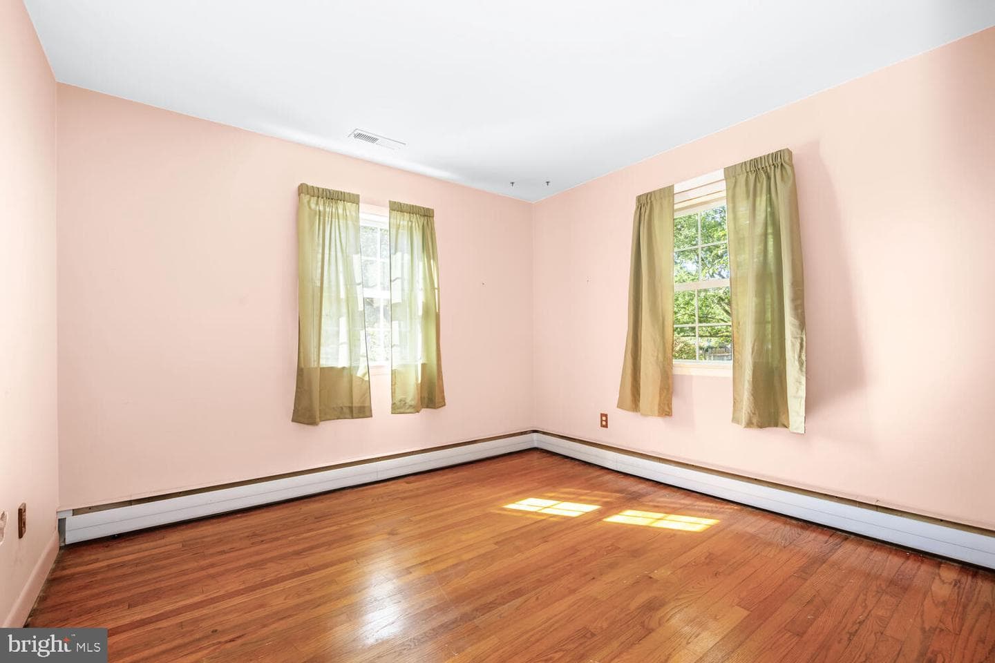 304 W Oak Avenue photo 31
