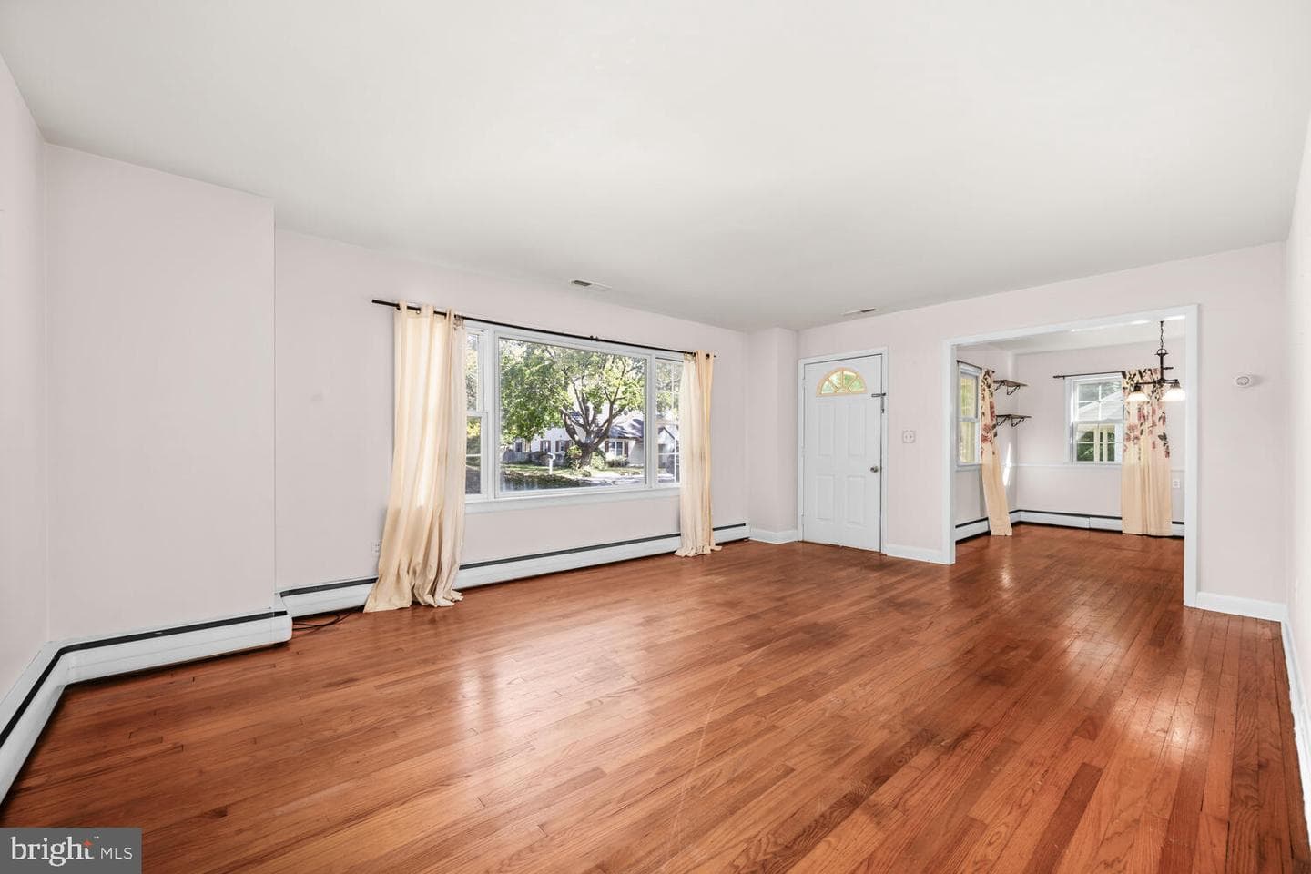 304 W Oak Avenue photo 9