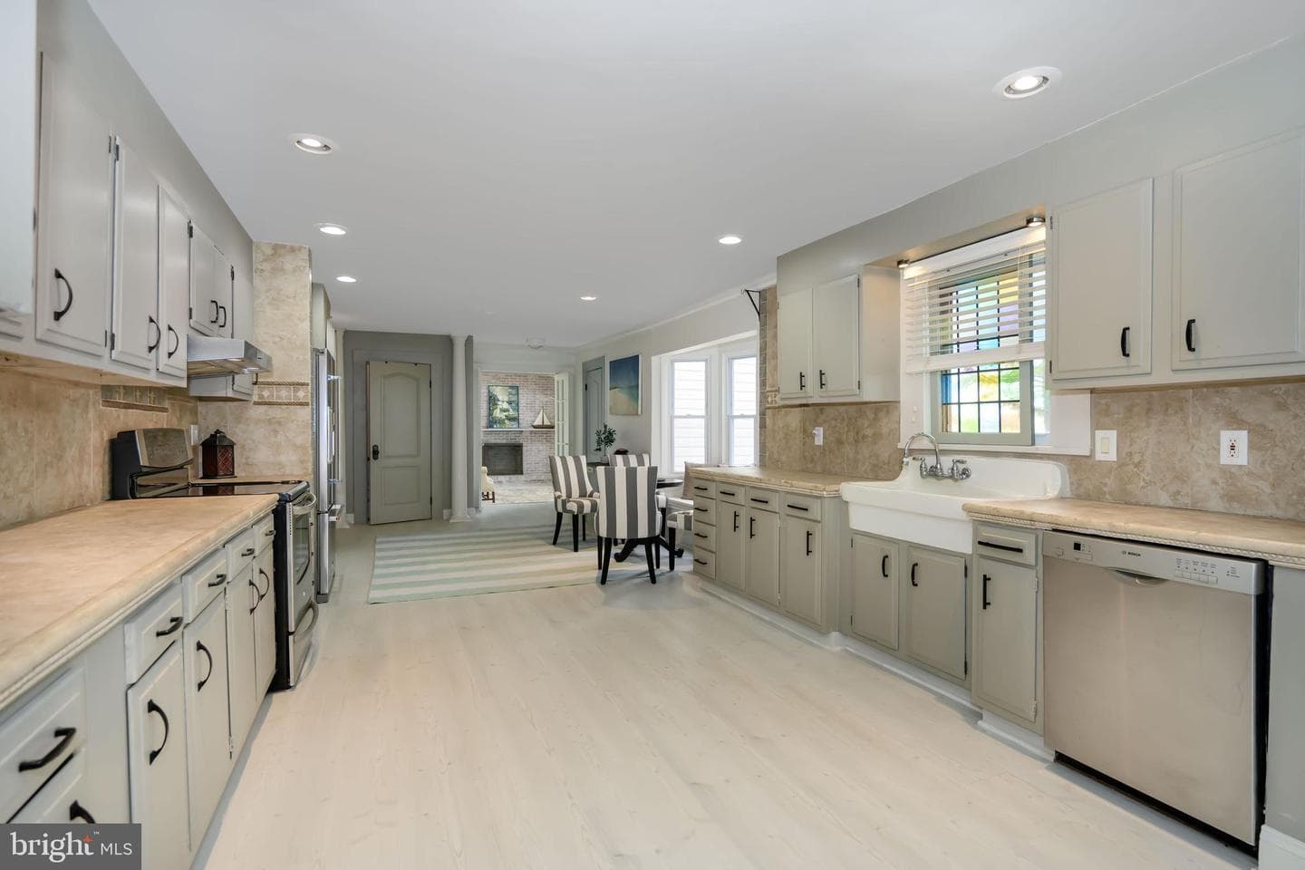2669 Ocean Gateway photo 6