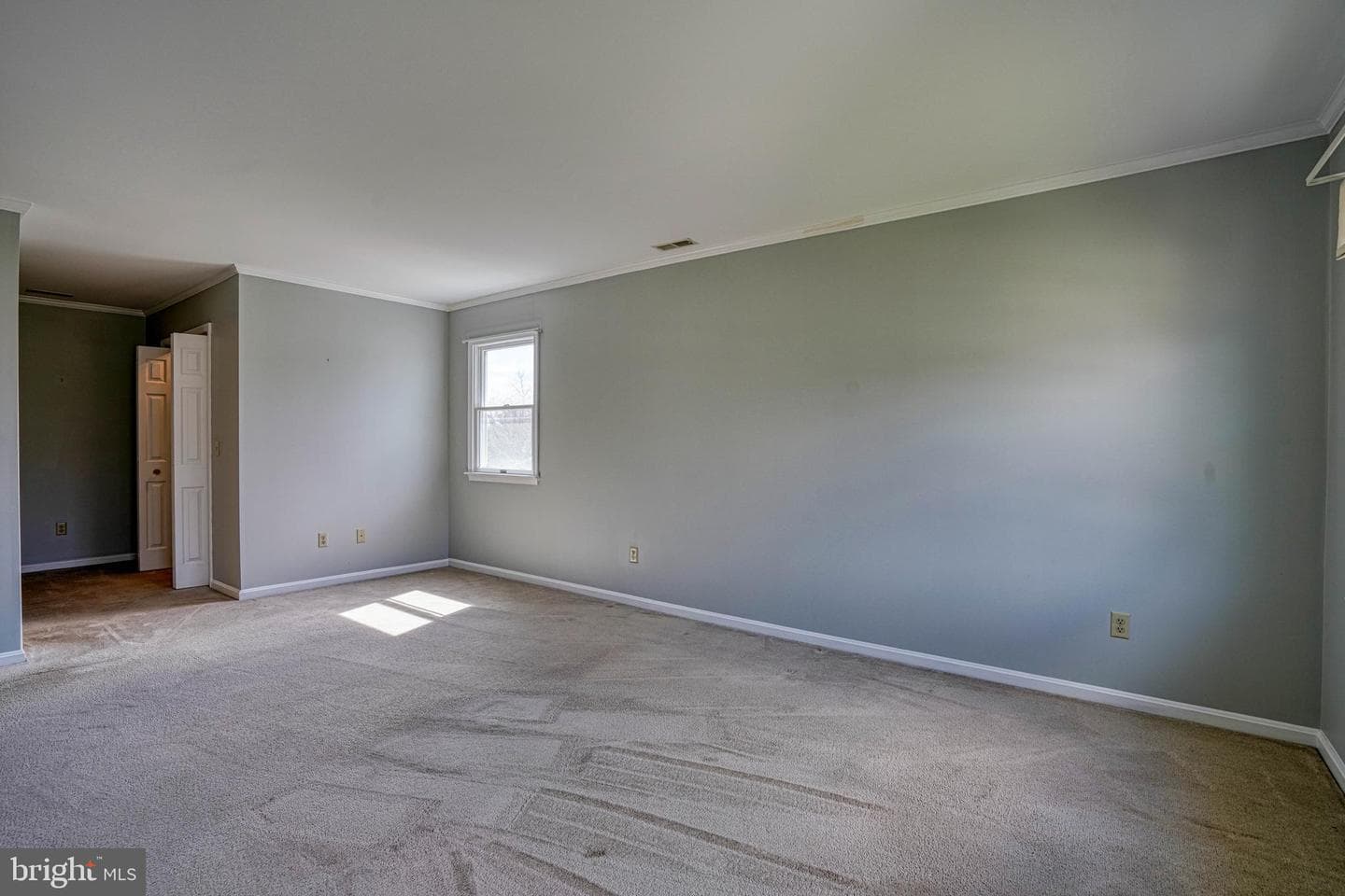 200 Spring Drive photo 31