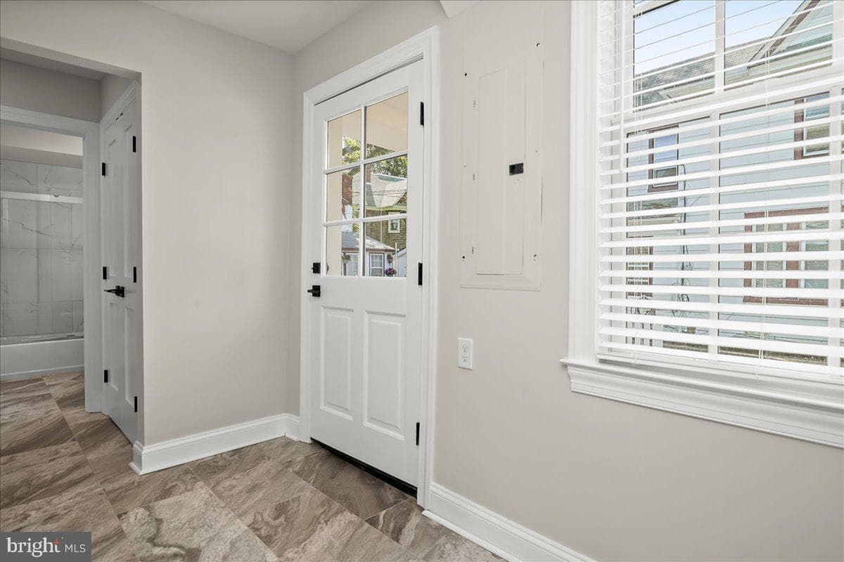 140 S Washington Street photo 38