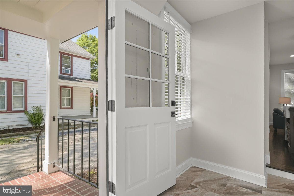 140 S Washington Street photo 39