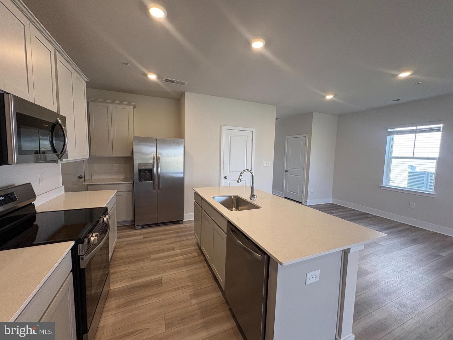 1233 Lake Meade Drive photo 2