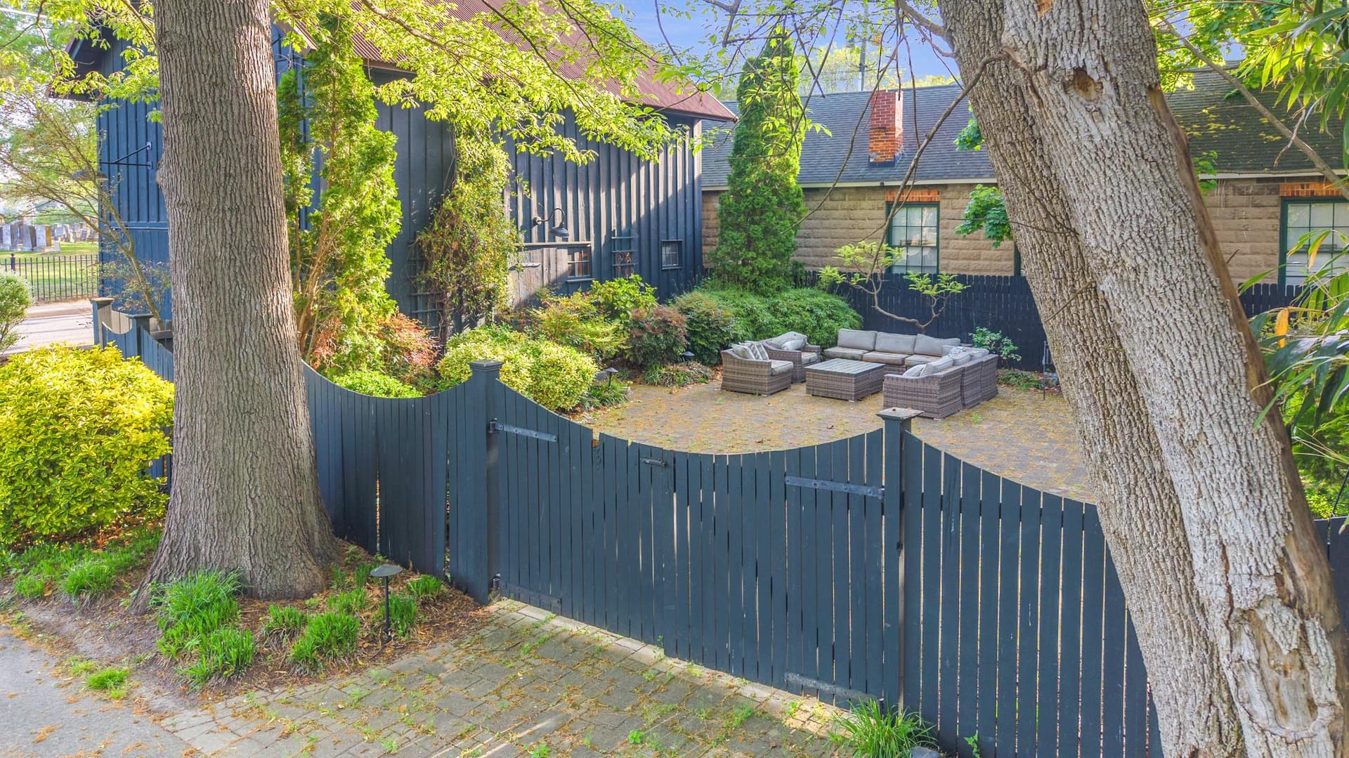 209 Goldsborough Street photo 35