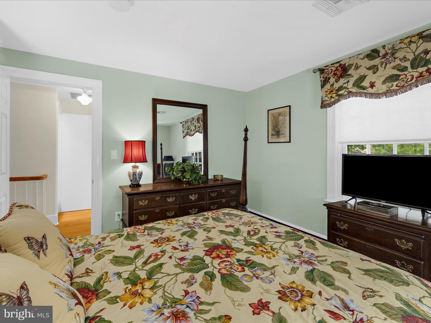 301 Washington Street S photo 22