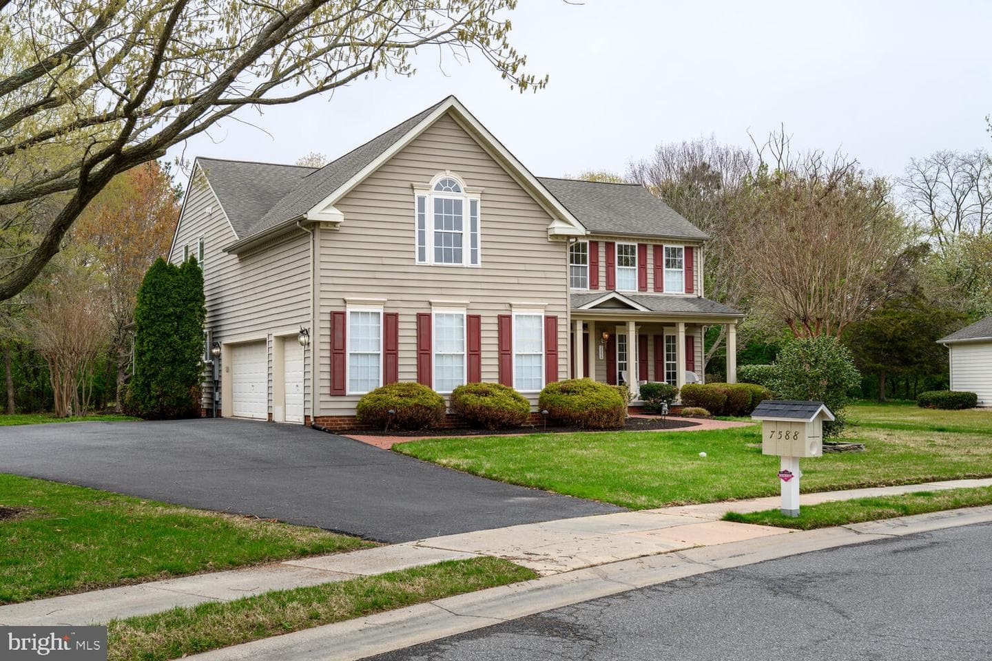 7588 Easton Club Drive photo 2