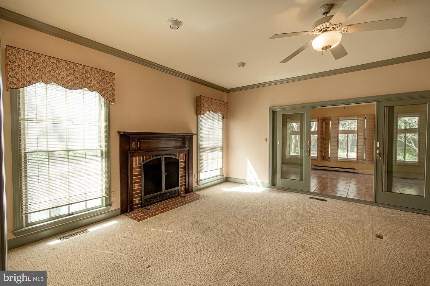31 Londonderry Drive photo 12