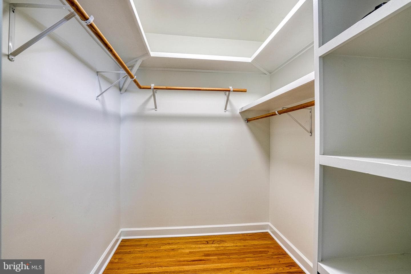 504 Bainbridge Place photo 39