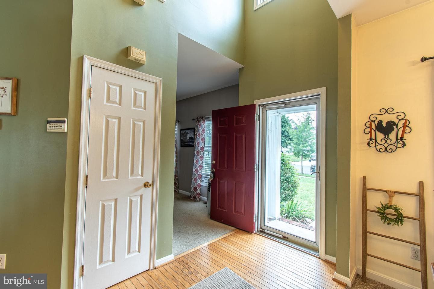 8804 Roundhouse Cir photo 4