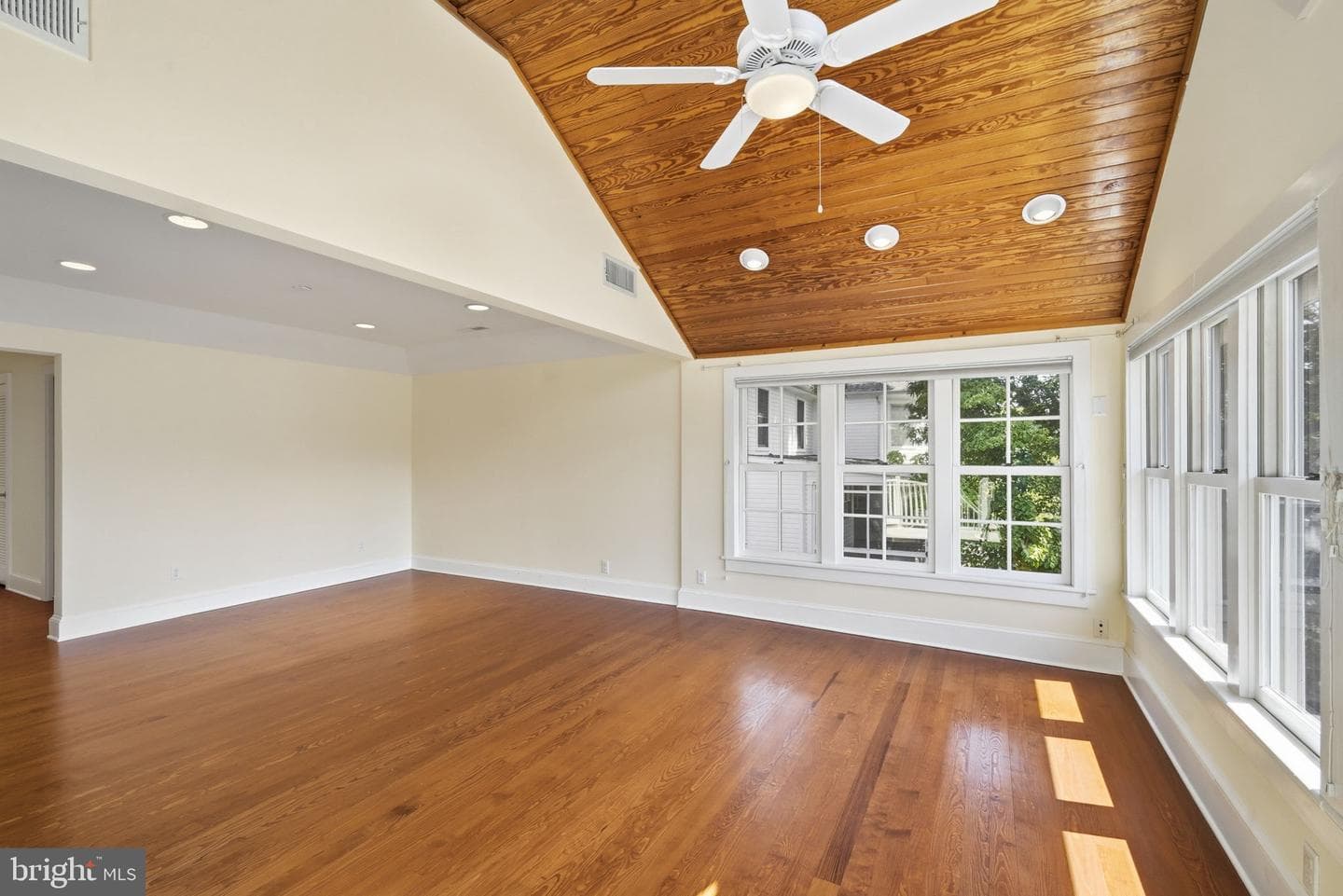 104 Myrtle Street photo 31
