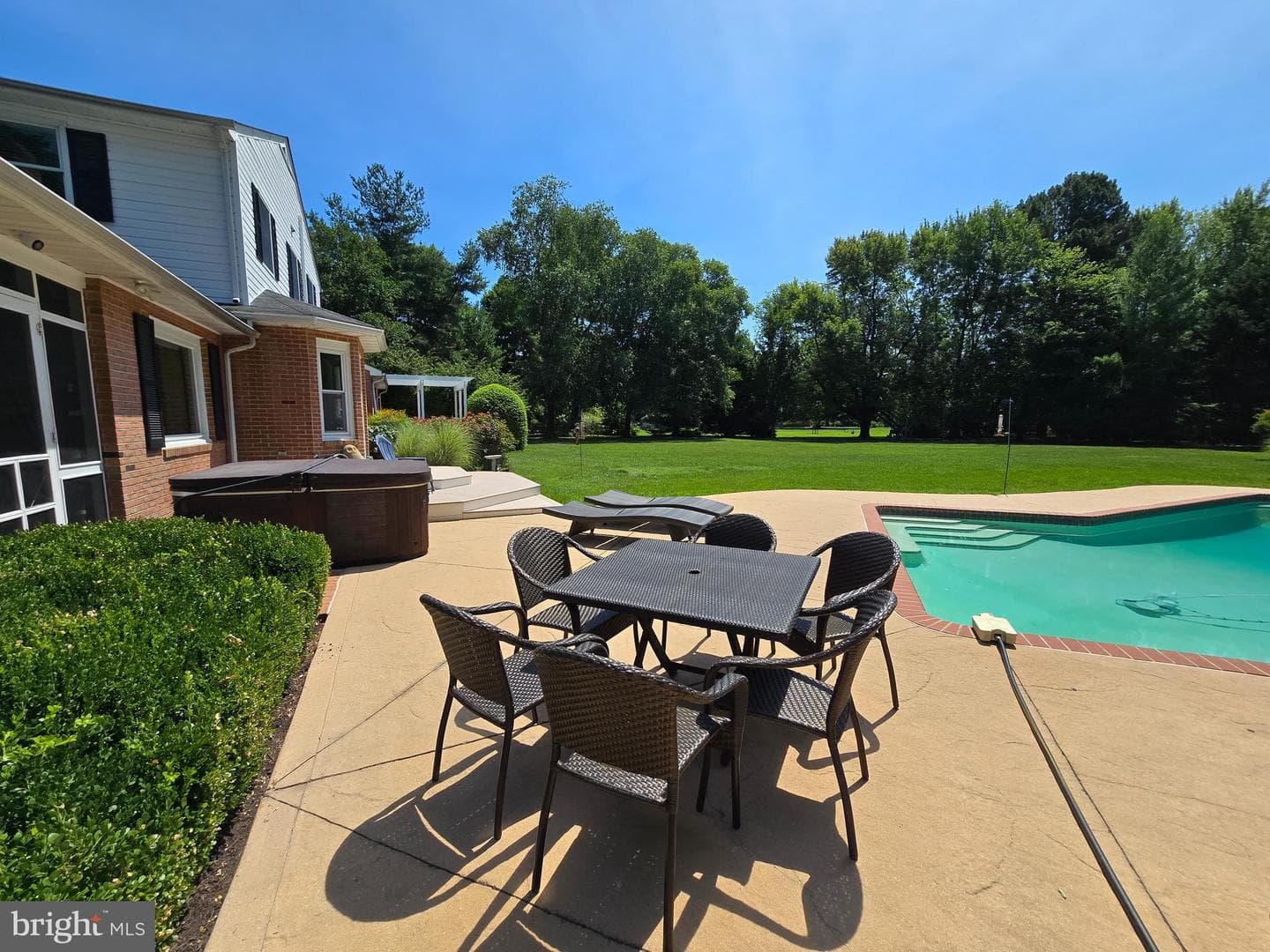 28091 Oaklands Circle photo 8
