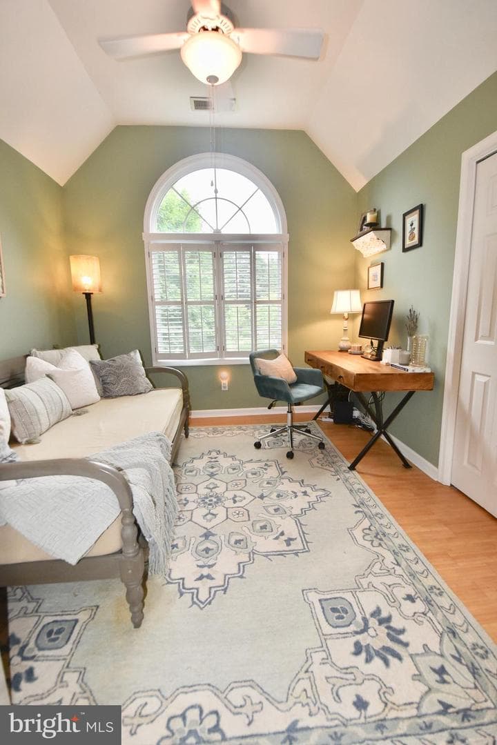 11 Londonderry Drive photo 36