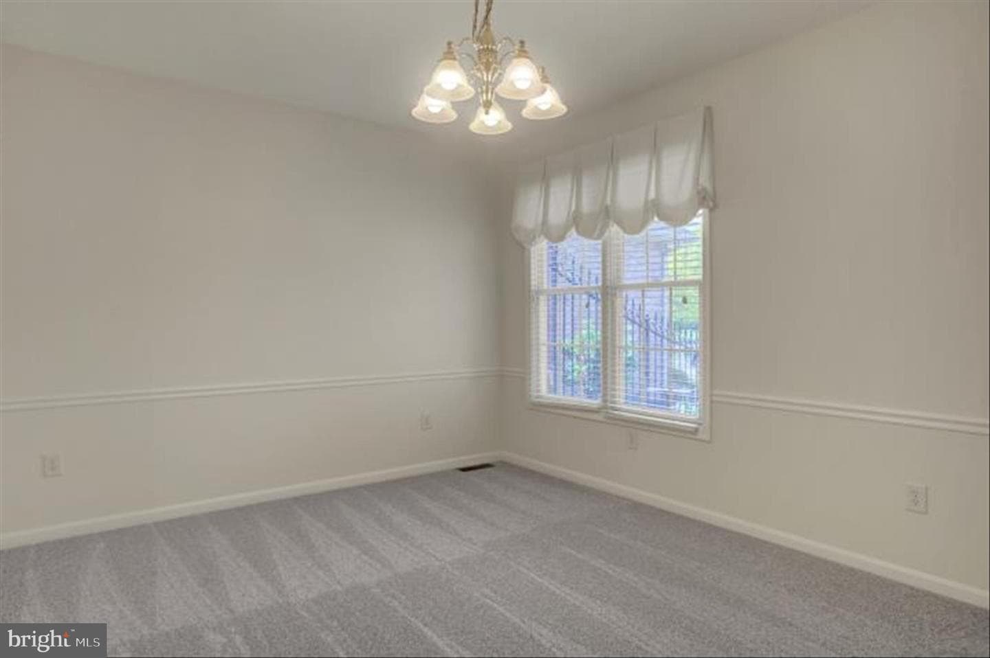 618 Trafalgar Drive photo 8
