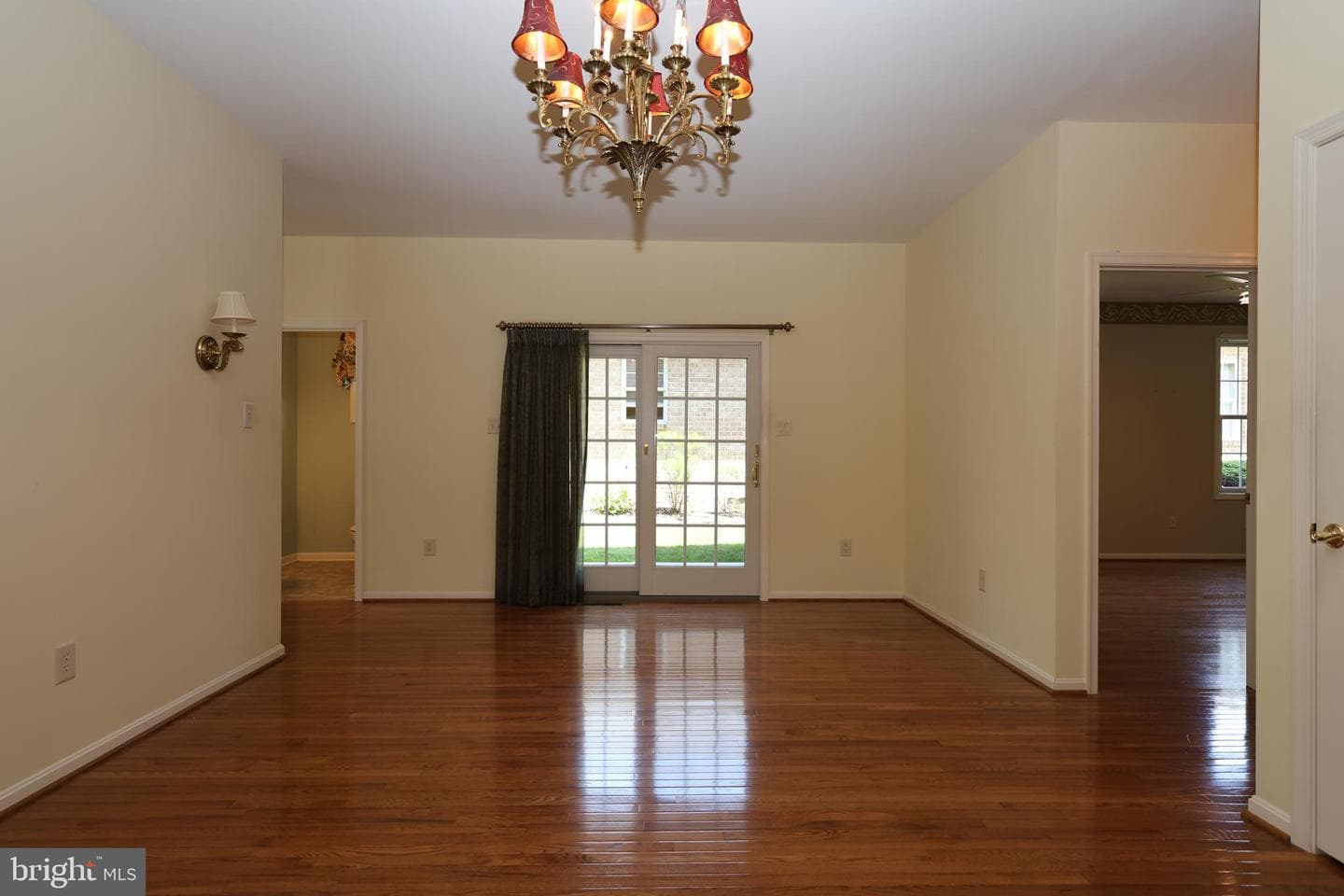 650 Trafalgar Drive photo 9