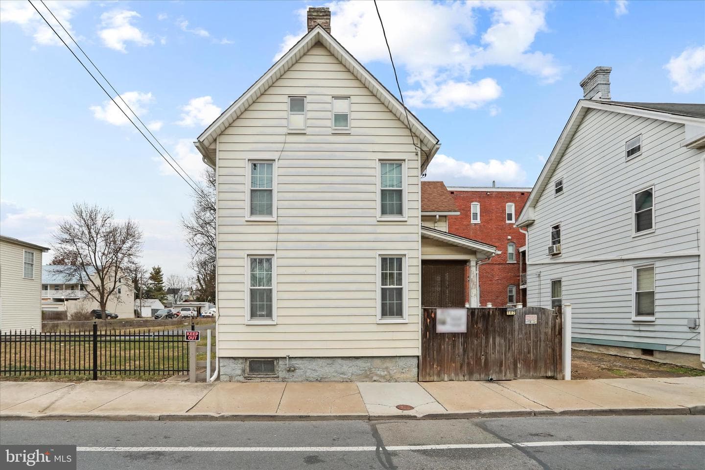142 East Avenue photo 4