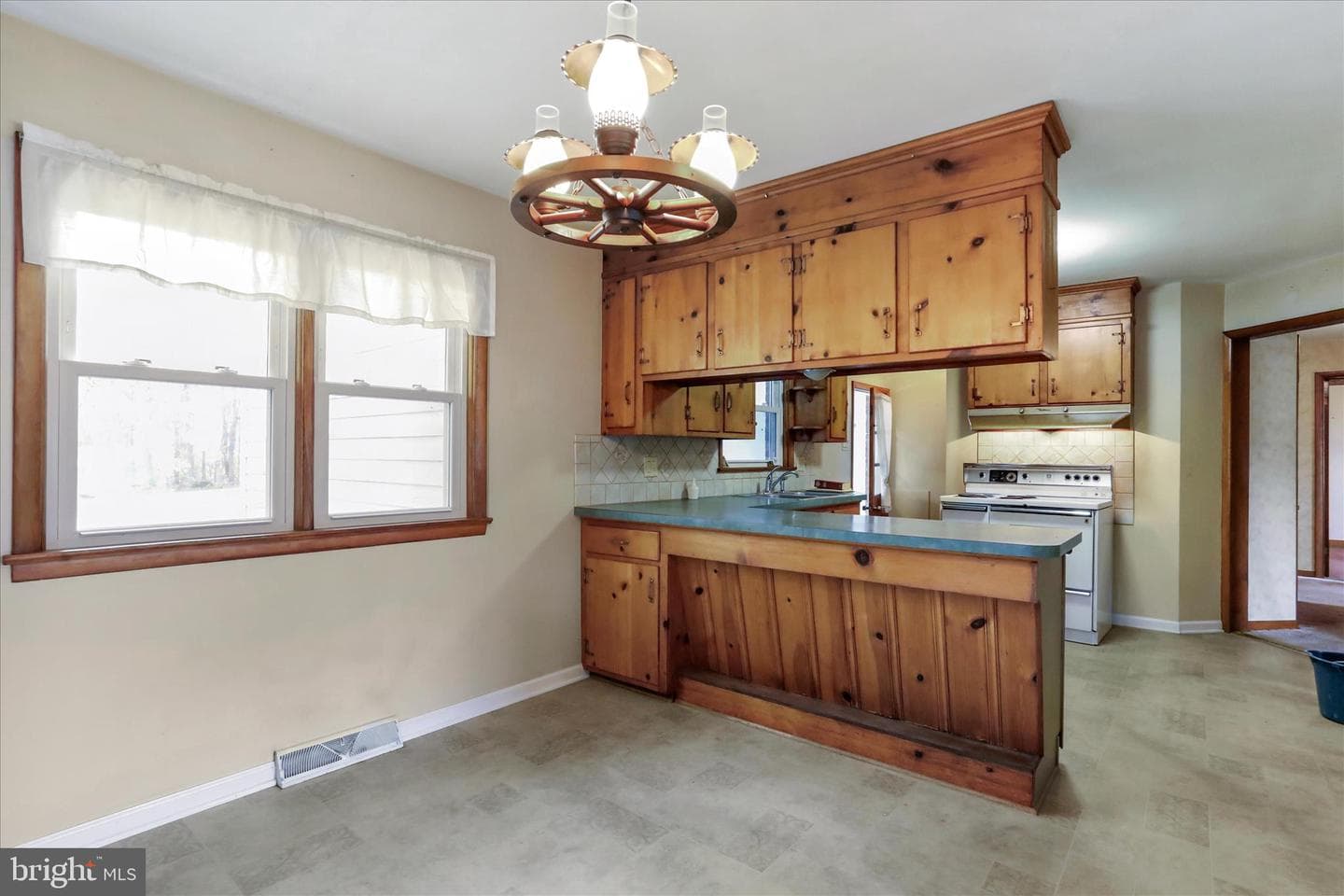 18531 Kent Avenue photo 6