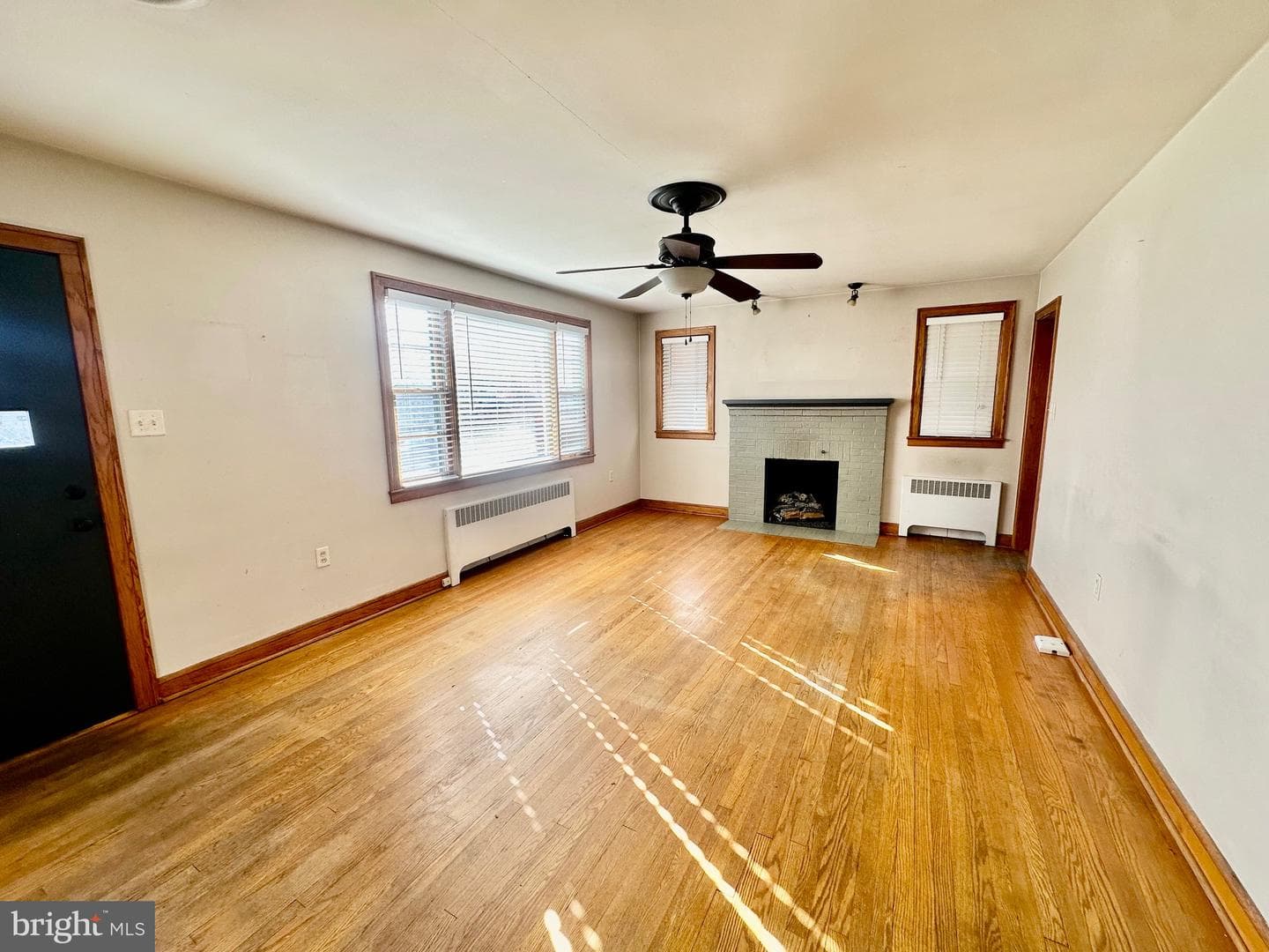 939 View Street photo 5