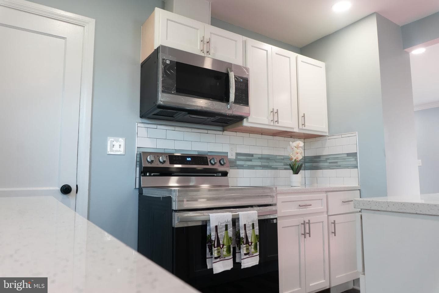 842 Guilford Avenue photo 8