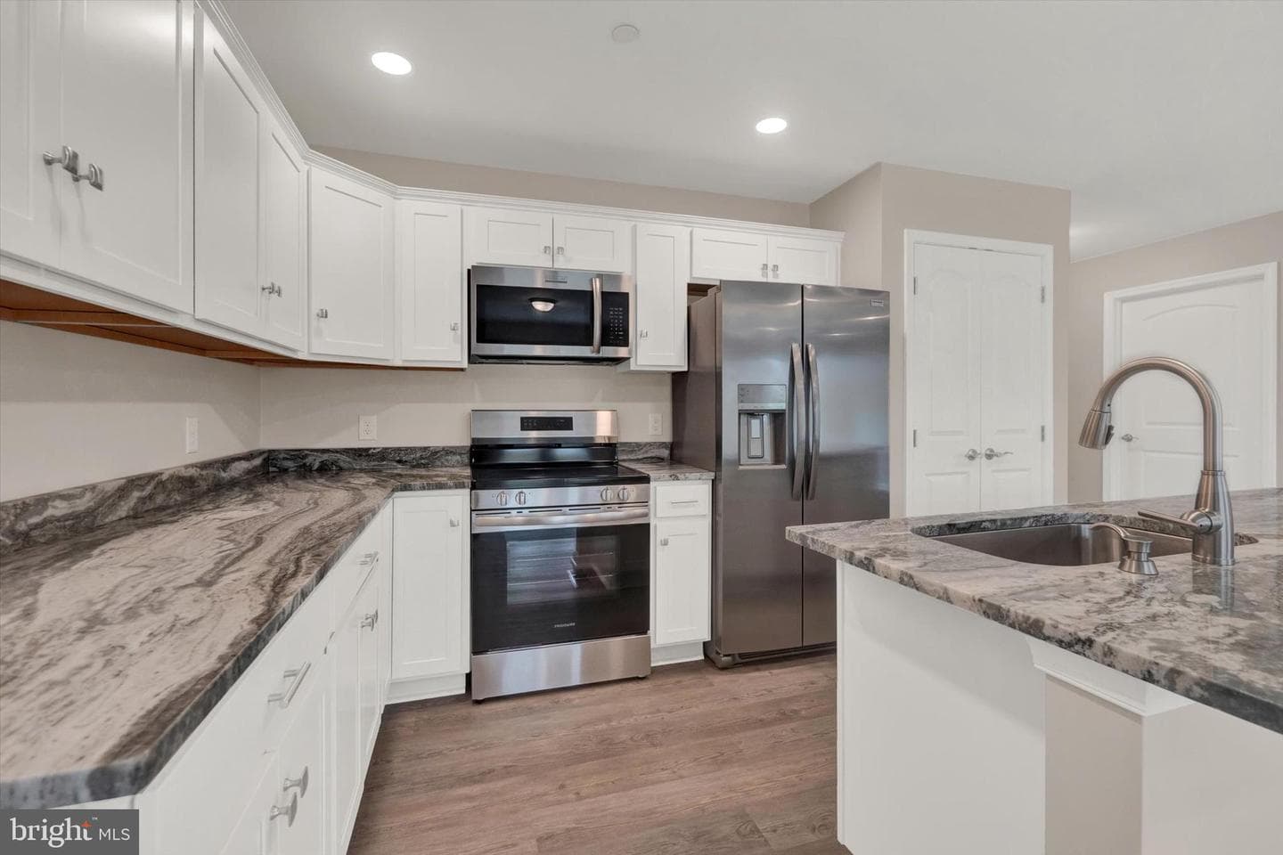 13948 Patriot Way photo 3