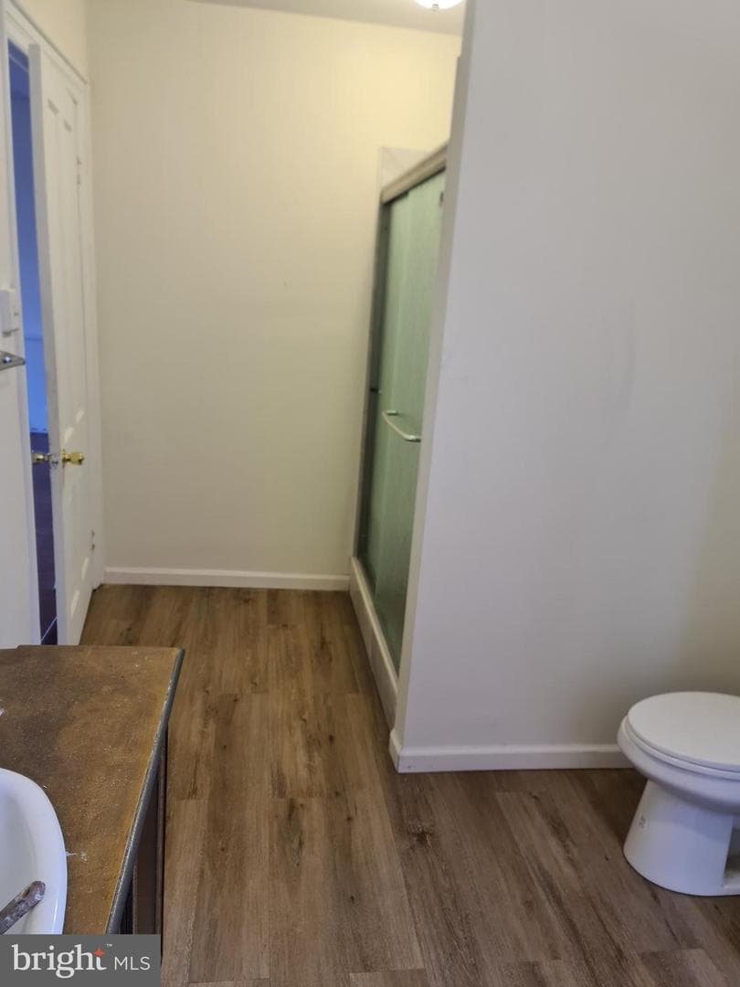 542 Salem Avenue photo 8