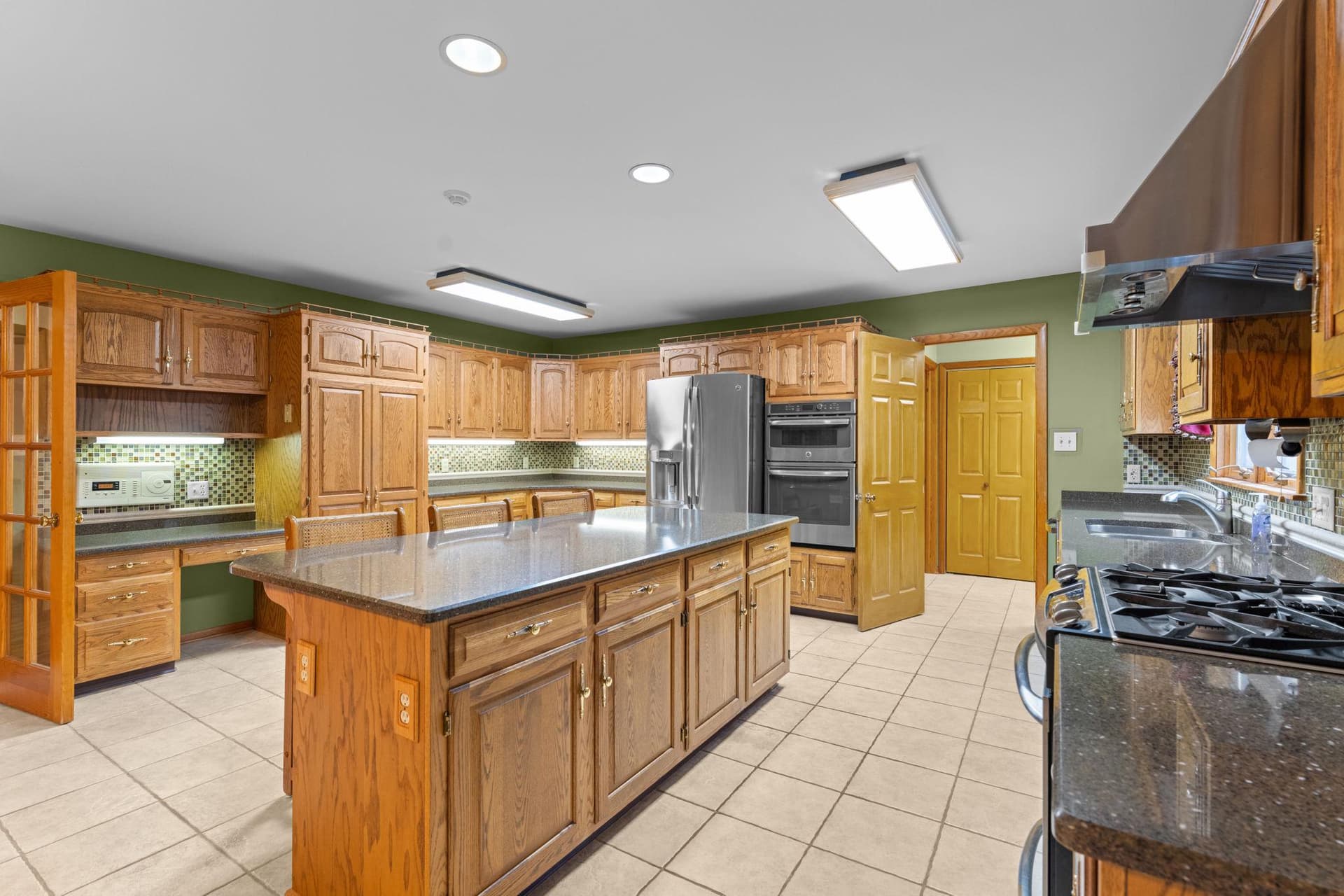 18903 Manchester Drive photo 24