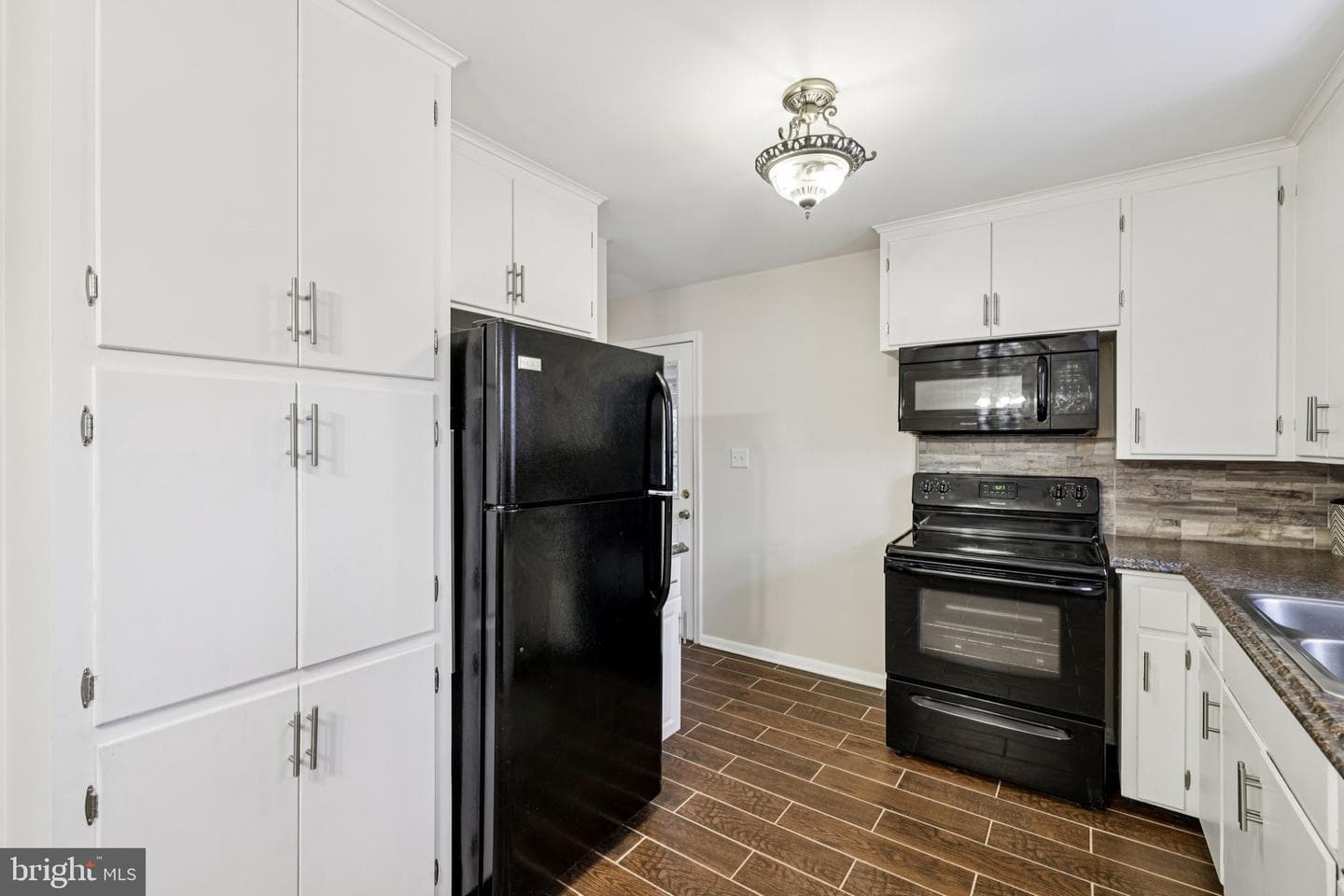 217 Woodpoint Avenue photo 8