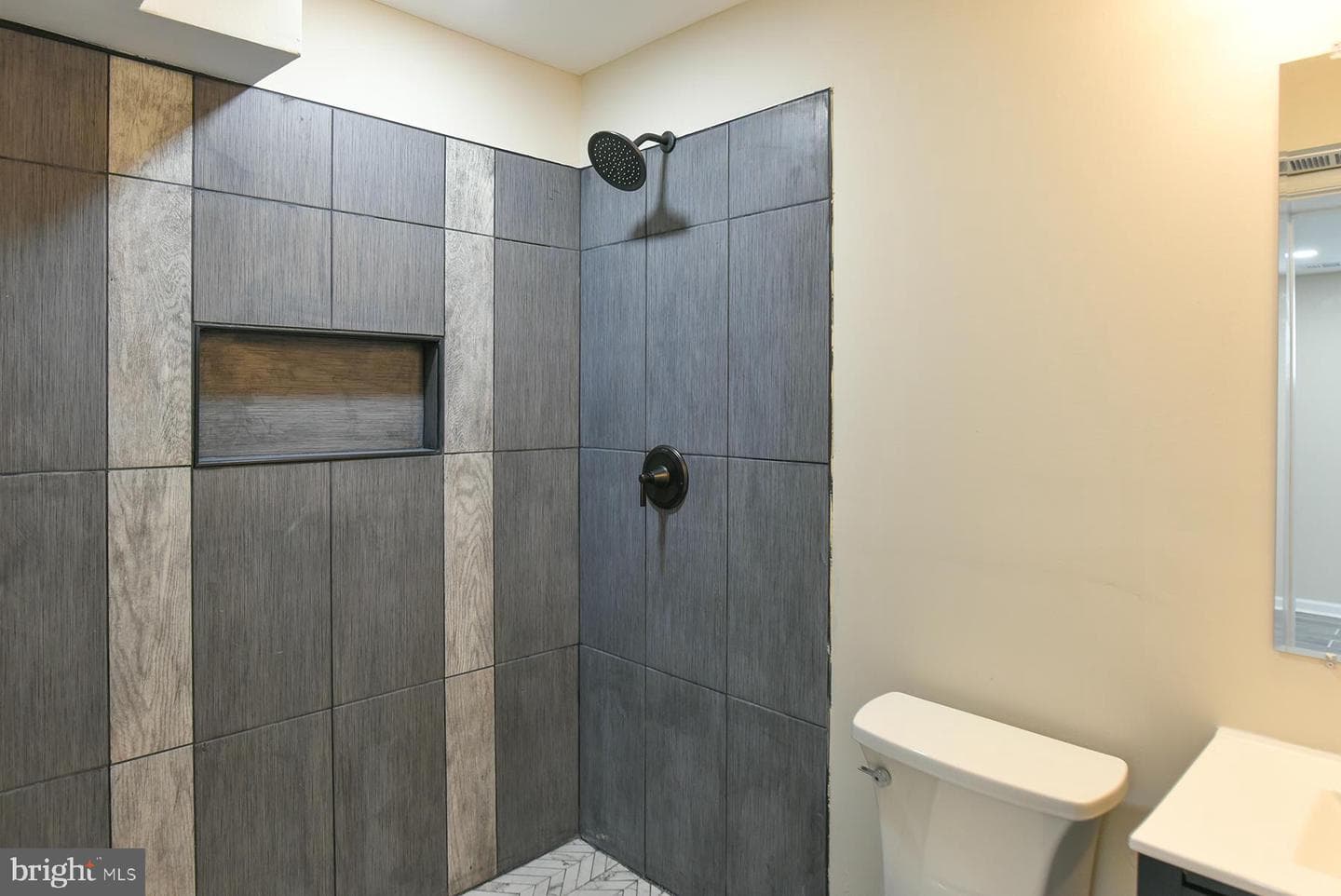 70 Nottingham Road photo 31