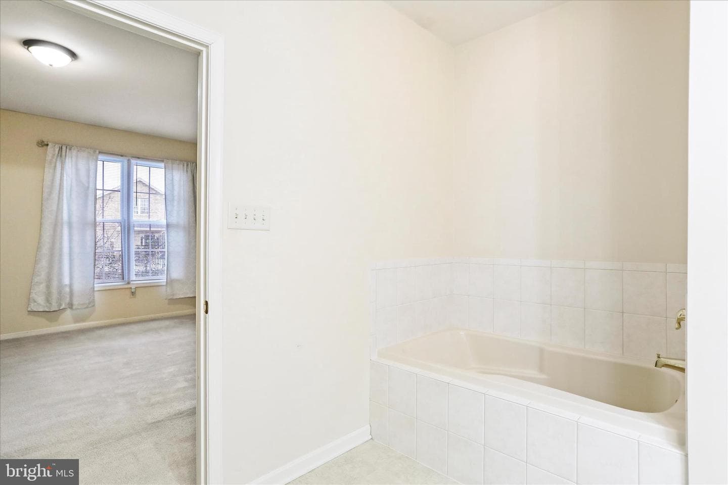 624 Trafalgar Drive photo 15