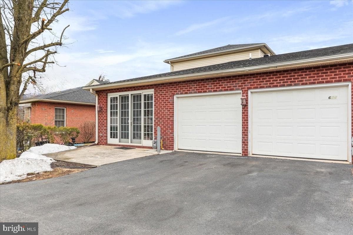 624 Trafalgar Drive photo 37