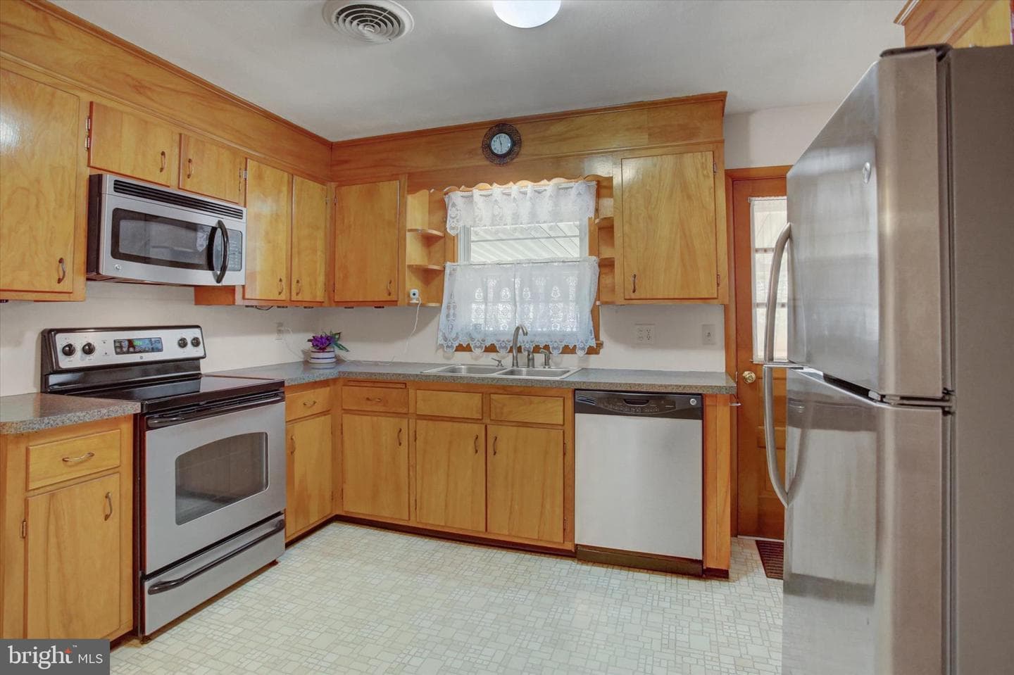 16820 Petmar Circle photo 15