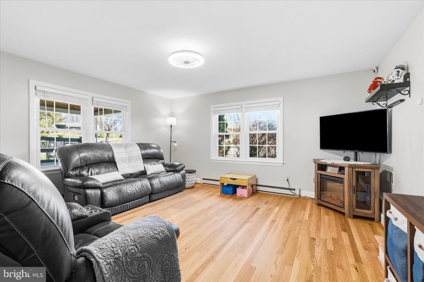 329 E Irvin Avenue photo 10