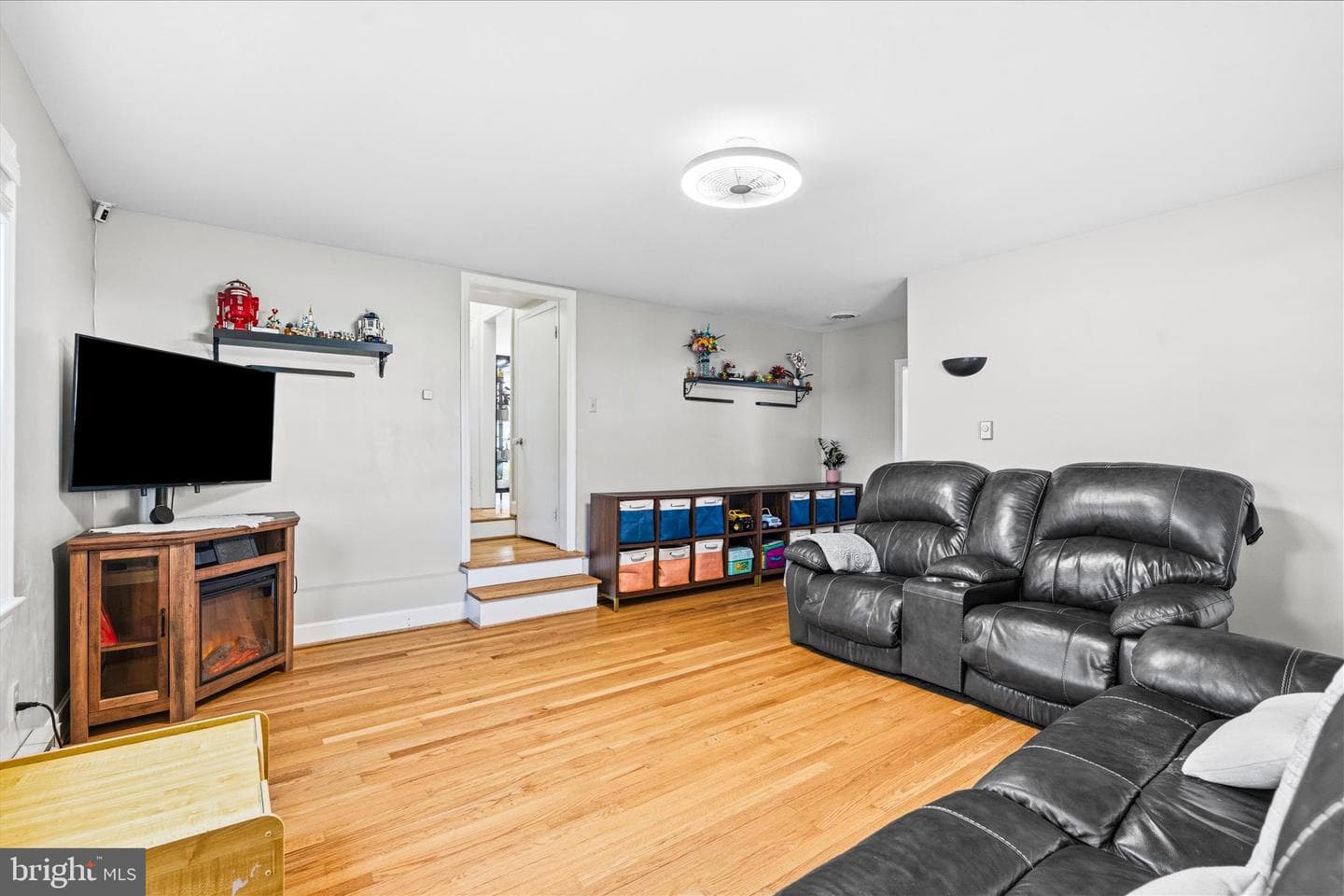 329 E Irvin Avenue photo 11