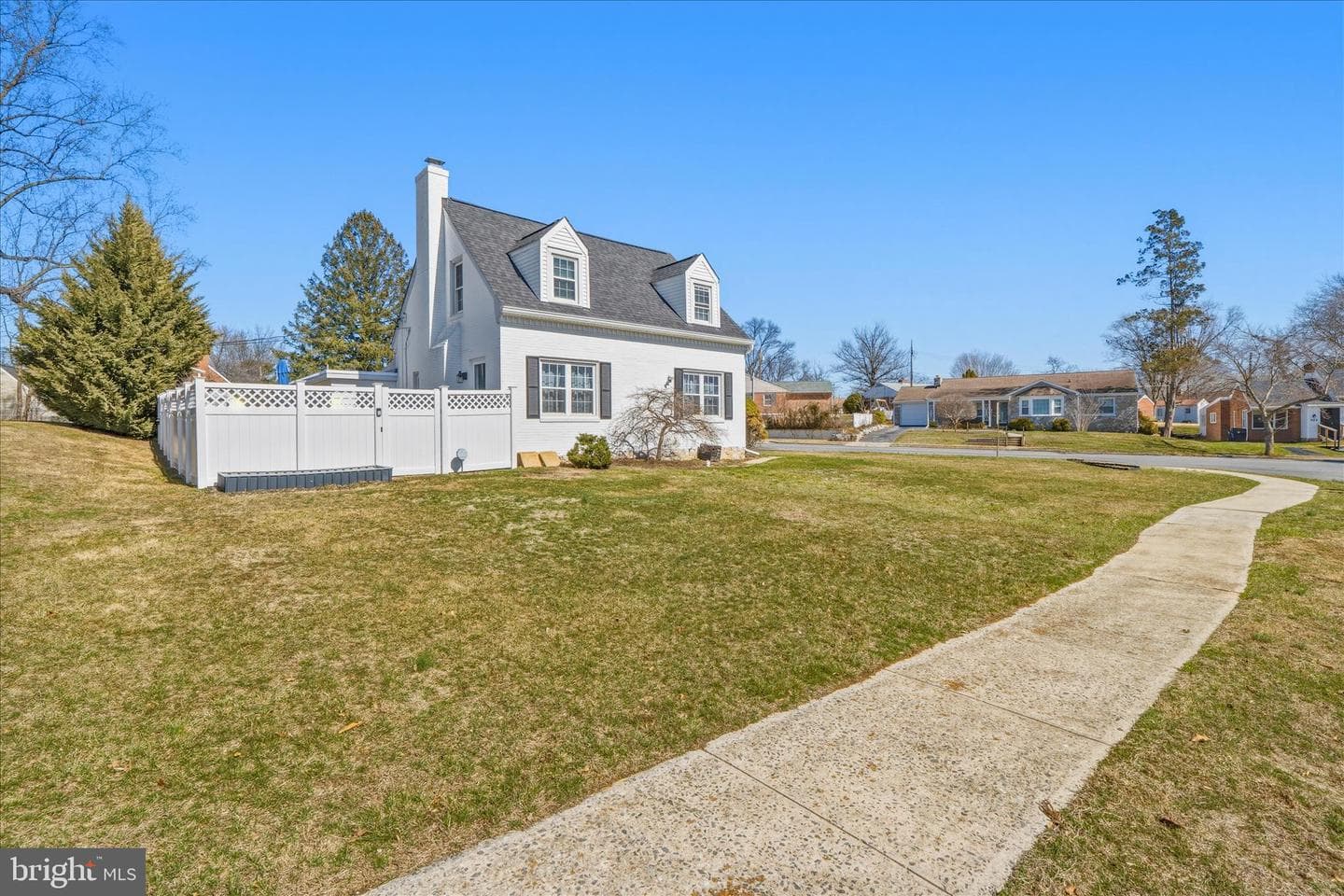 329 E Irvin Avenue photo 38