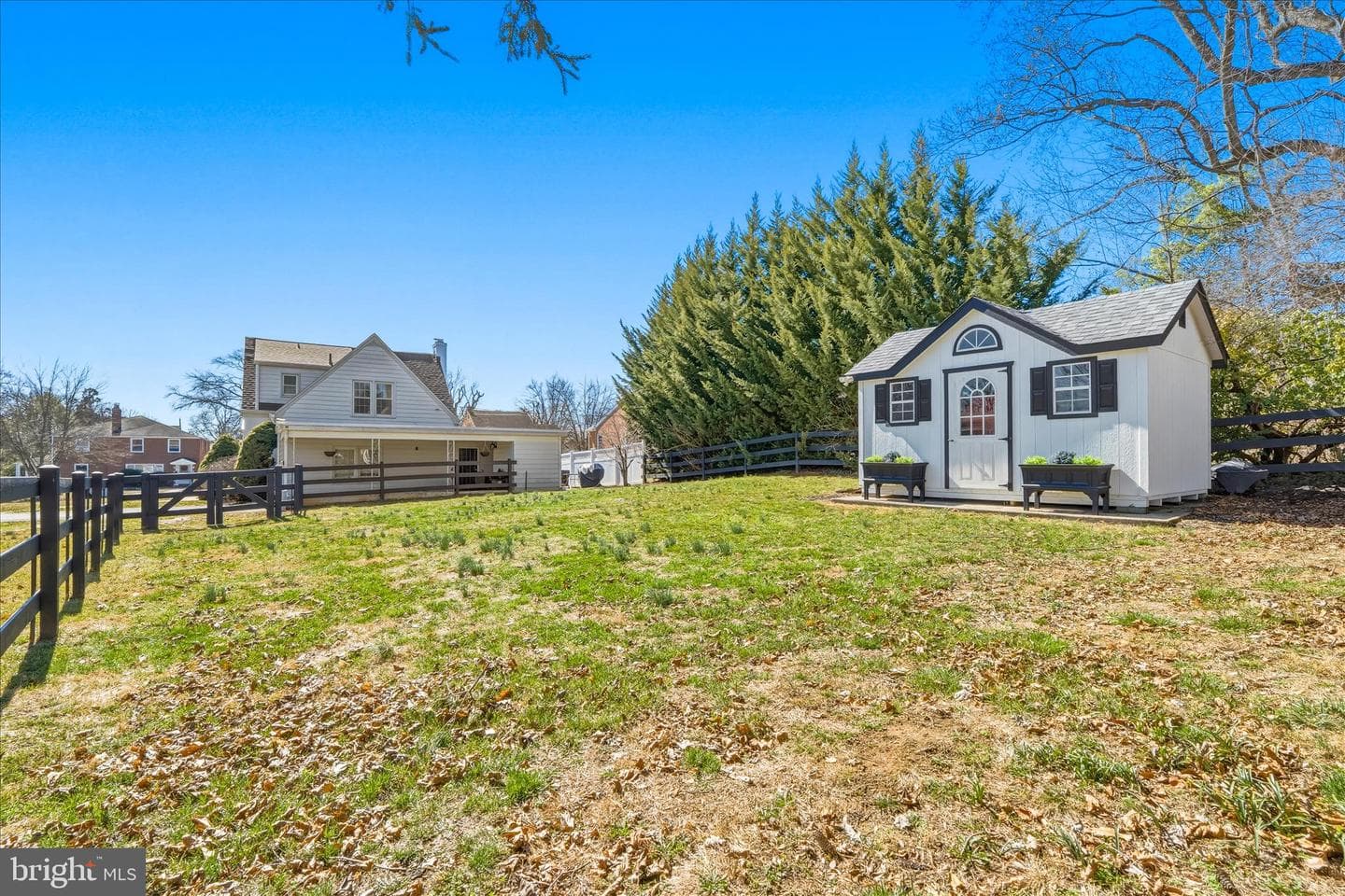329 E Irvin Avenue photo 41