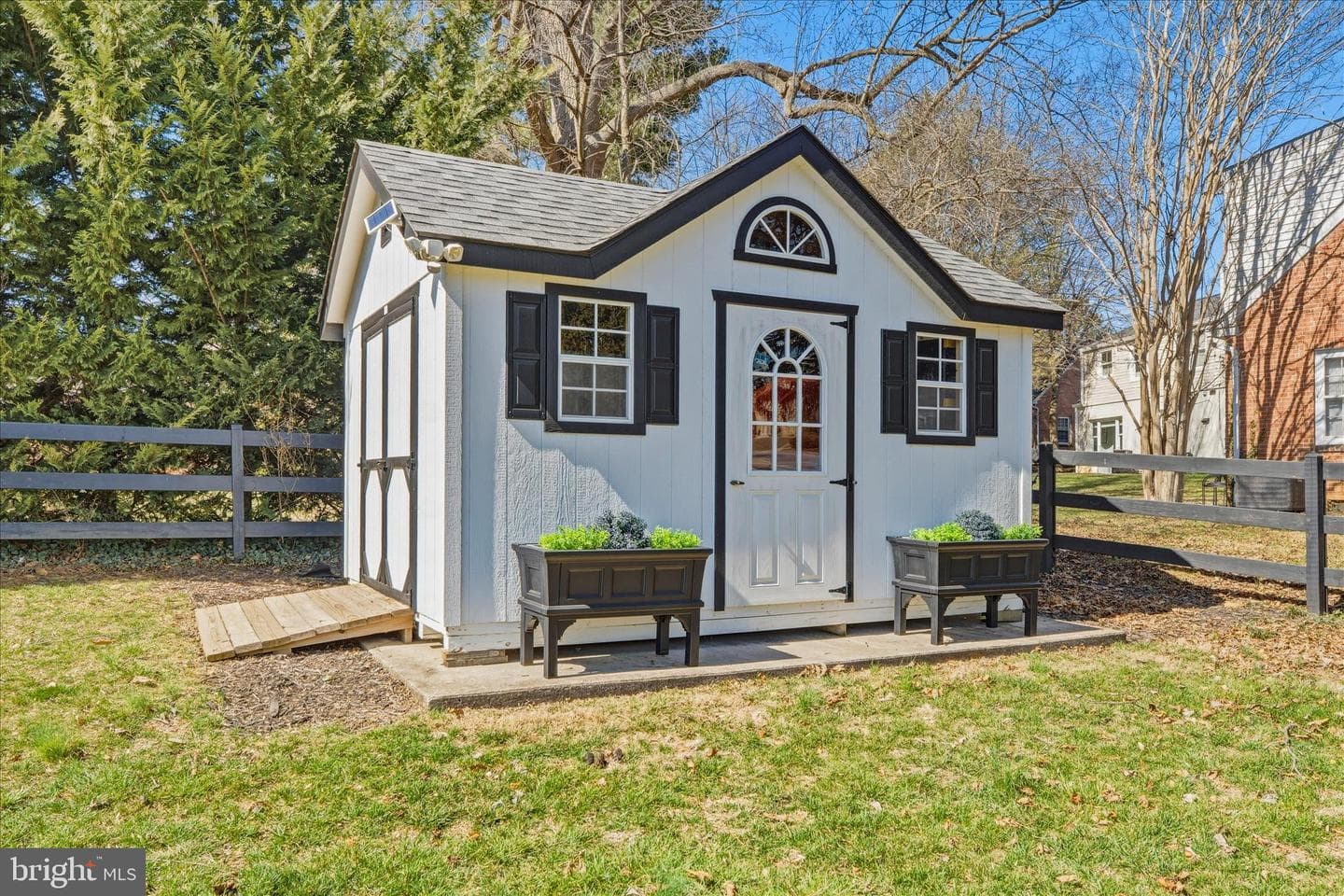 329 E Irvin Avenue photo 42